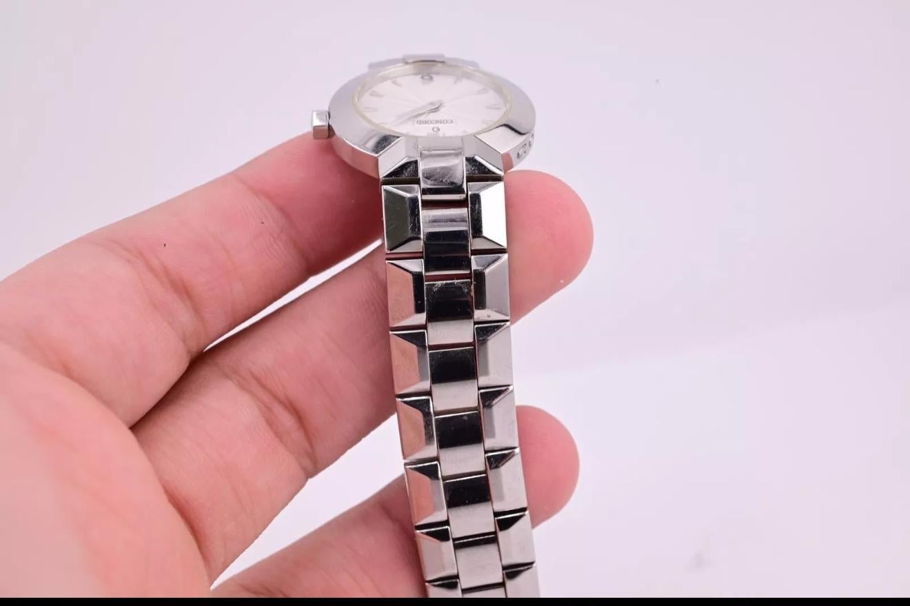 Magnifique montre à quartz Concord Saratoga en acier inoxydable et diamants pour femmes Bon état à Media, PA