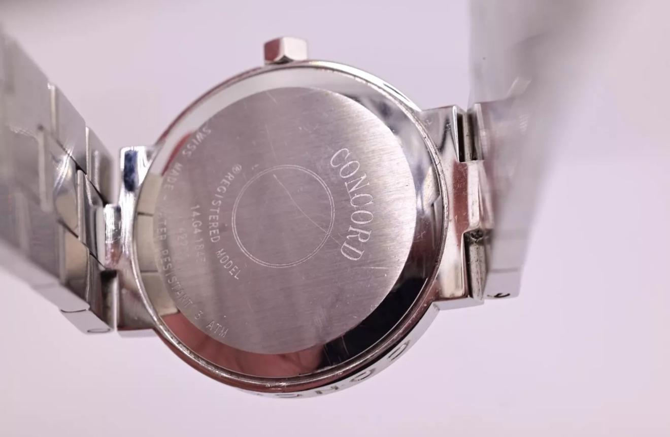 Magnifique montre à quartz Concord Saratoga en acier inoxydable et diamants pour femmes 4