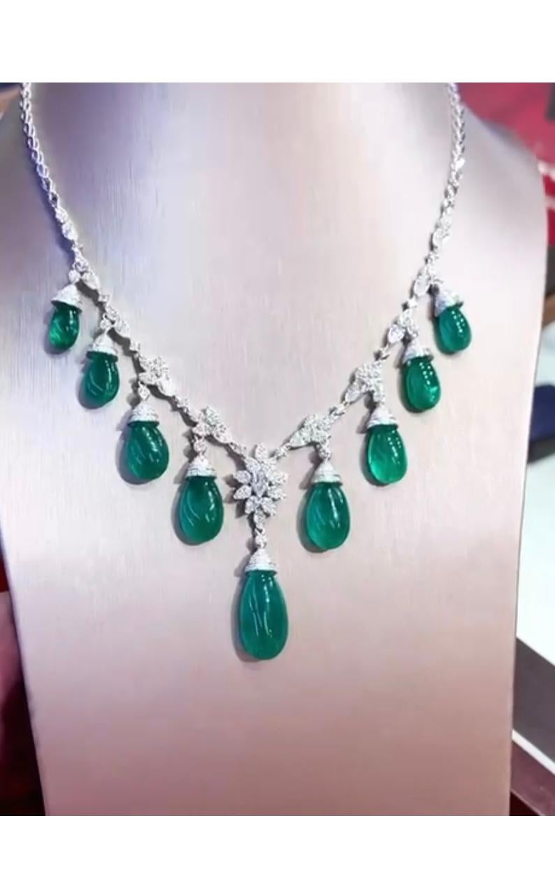 A magnificent and gorgeous design, so particular and elegant , for glamour ladies.
Necklace come in 18k gold with 9 pieces of natural Zambia Emeralds ,fine quality, in perfect cabochon cut, spectacular color and grade, of 73,00 carats,  and natural