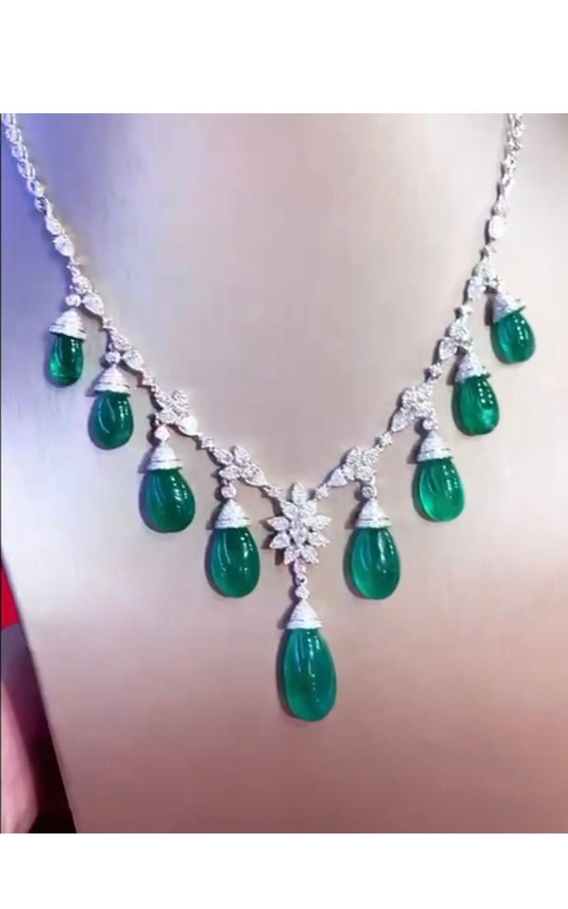 AIG Certified 73.00 Ct  Zambia Emeralds Diamonds 18K Gold Necklace In New Condition For Sale In Massafra, IT