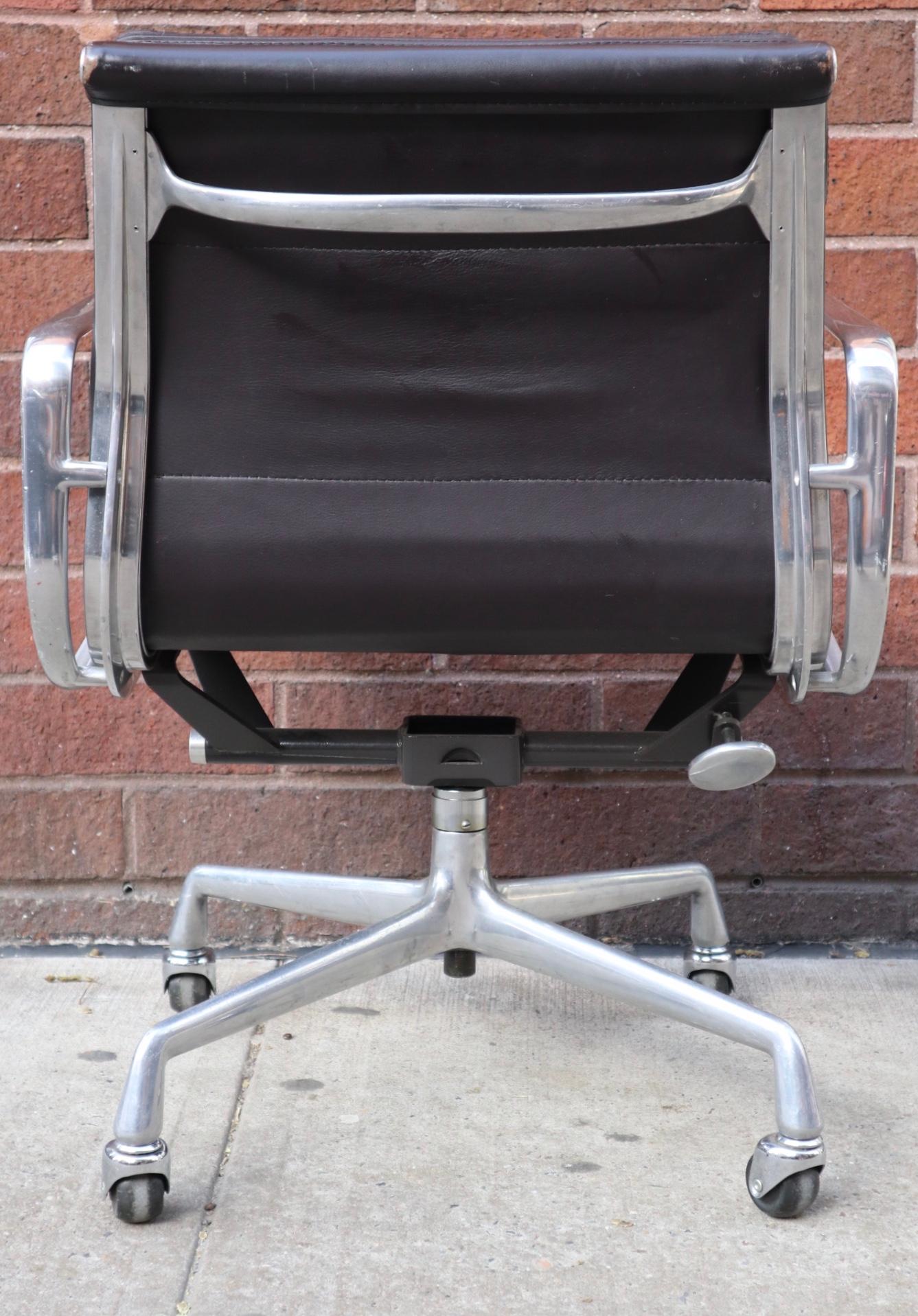 20th Century Gorgeous Dark Brown Eames Soft Pad Management Desk Chair