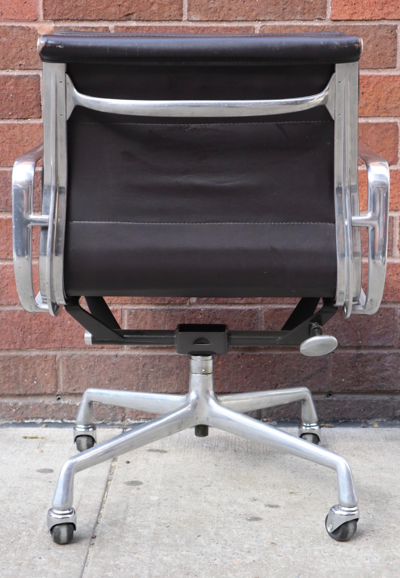 Aluminum Gorgeous Dark Brown Eames Soft Pad Management Desk Chair