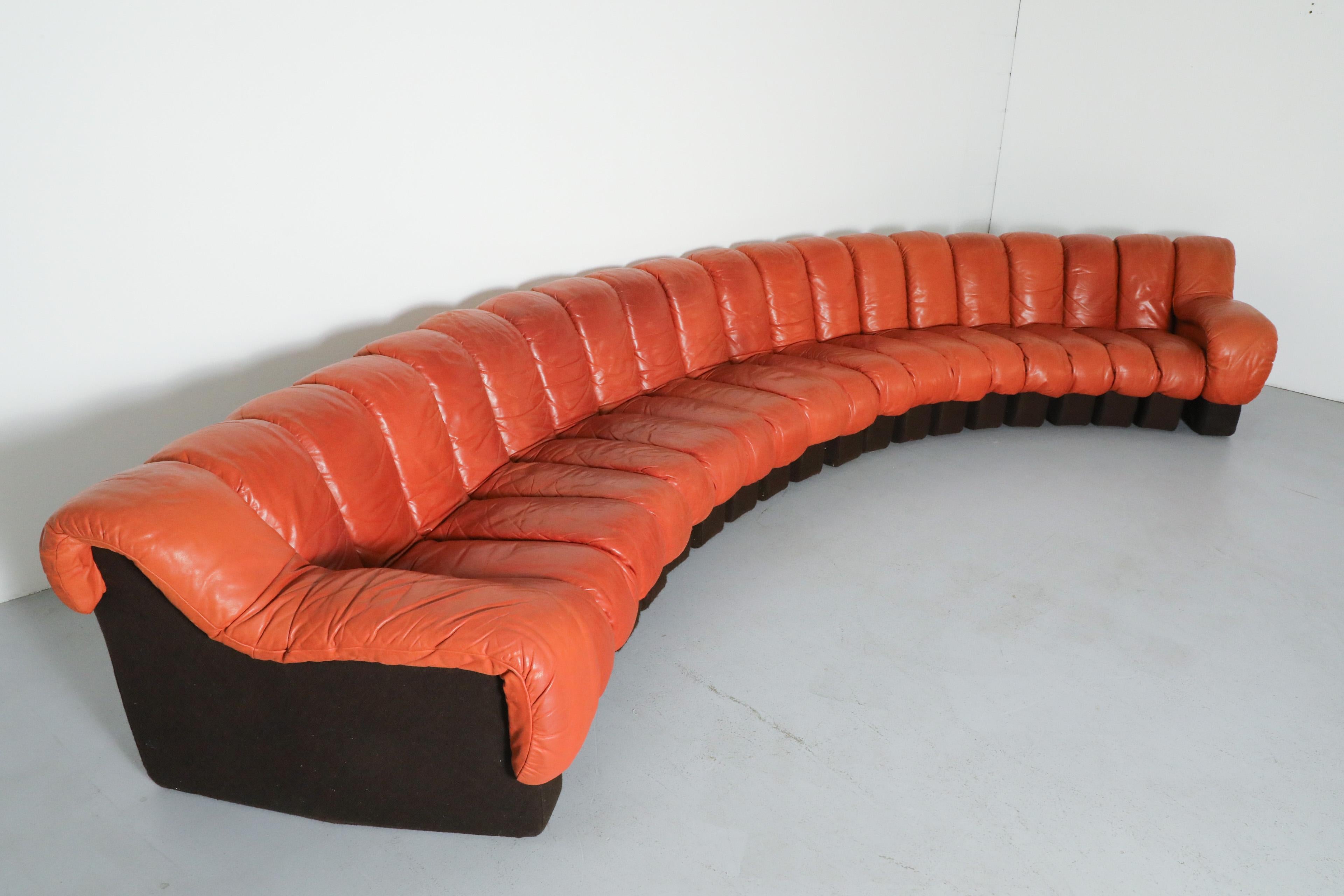 Magnifique canapé sectionnel DS600 « Non- Stop » De Sede 20 pièces, cuir orange brûlé Bon état - En vente à Los Angeles, CA