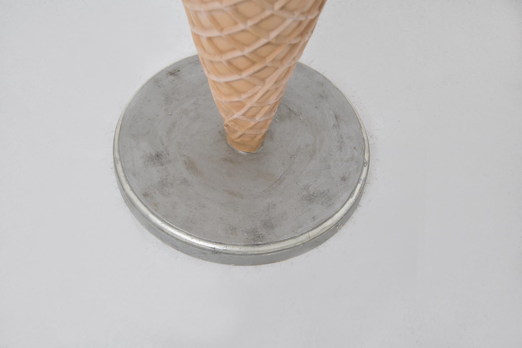 Gorgeous Decorative Mid Century Ice Cream Statue In Good Condition For Sale In Milano, IT