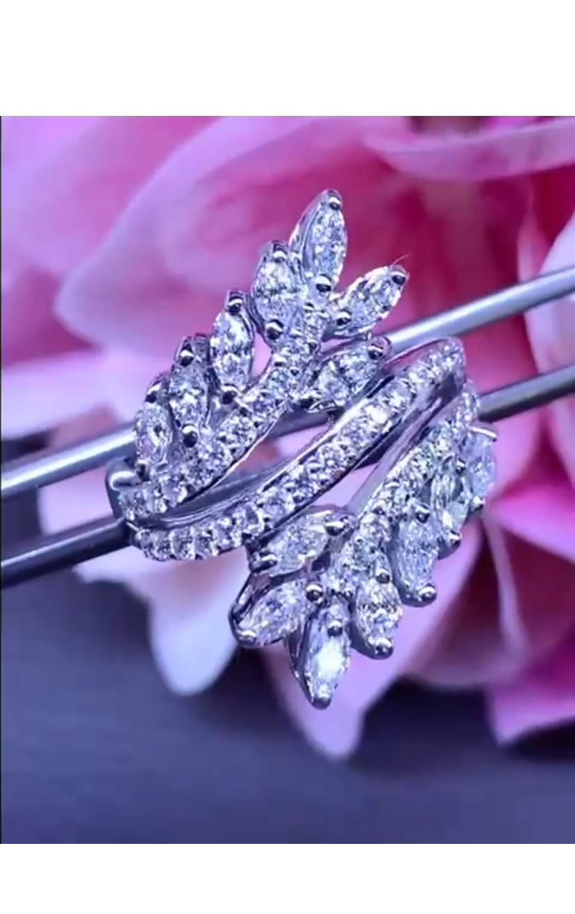 Ein exklusives Design für diesen schönen Ring aus 18 Karat Gold mit Diamanten im Spezialschliff von 1,50 Karat 
F/VS . Raffinierter und schicker Stil, perfekt für alle Anlässe. 
Handgefertigt von einem handwerklichen Goldschmied.
Hervorragende