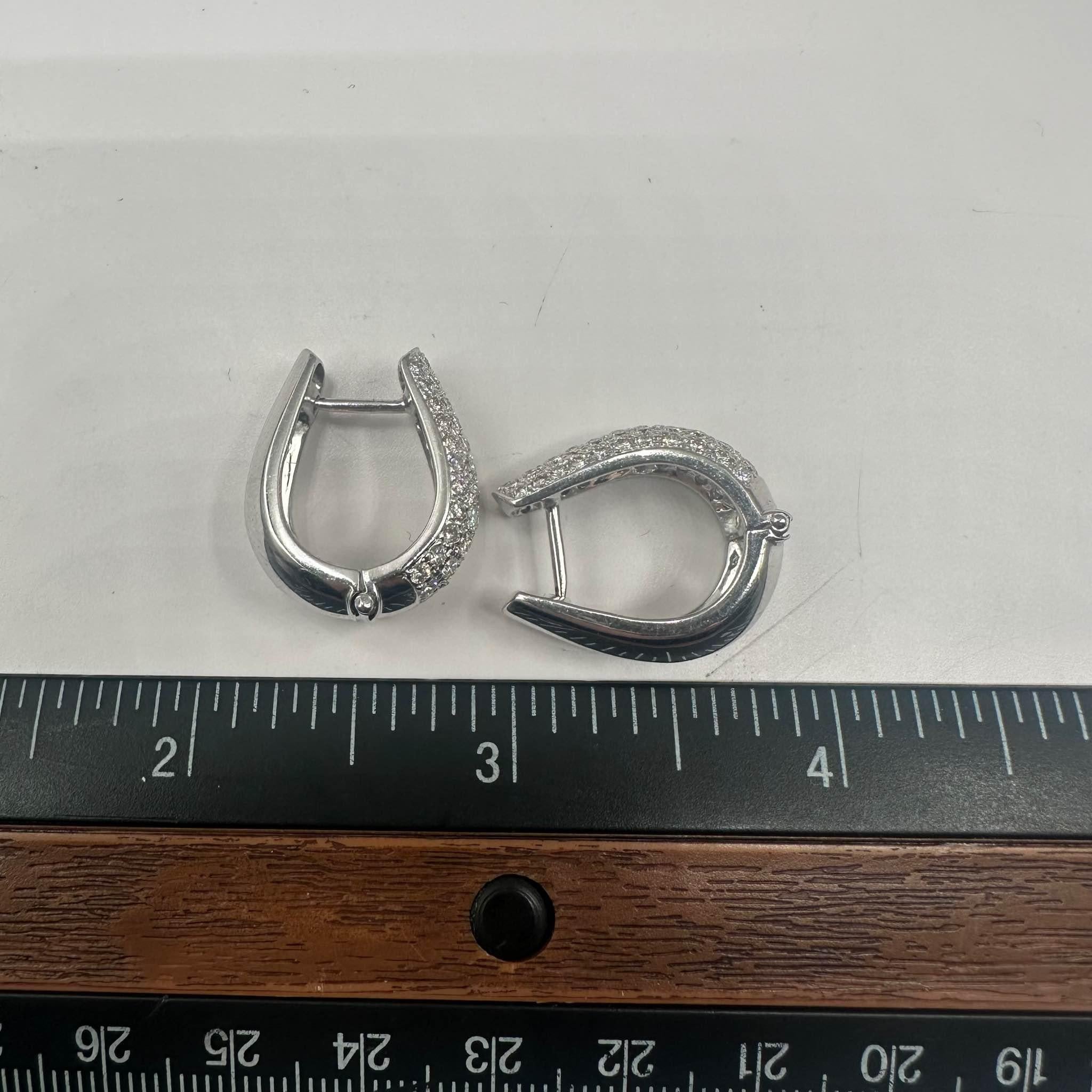 Women's Gorgeous Diamond Earrings in 18kt White Gold - 3ctw GH VS/SI Round Diamonds For Sale