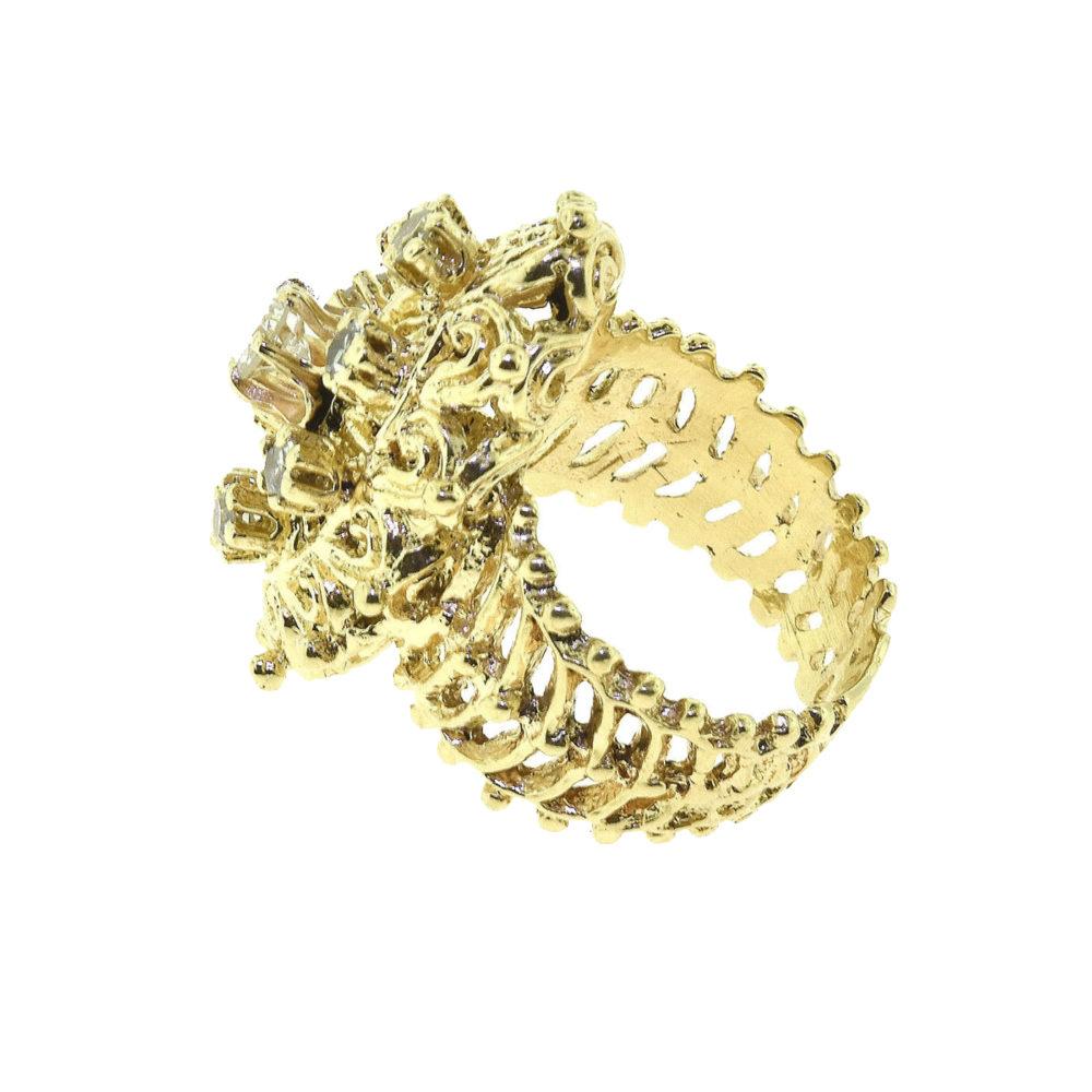 Gorgeous Diamond Spike Cluster Yellow Gold Patterned Ring In Good Condition For Sale In Miami, FL