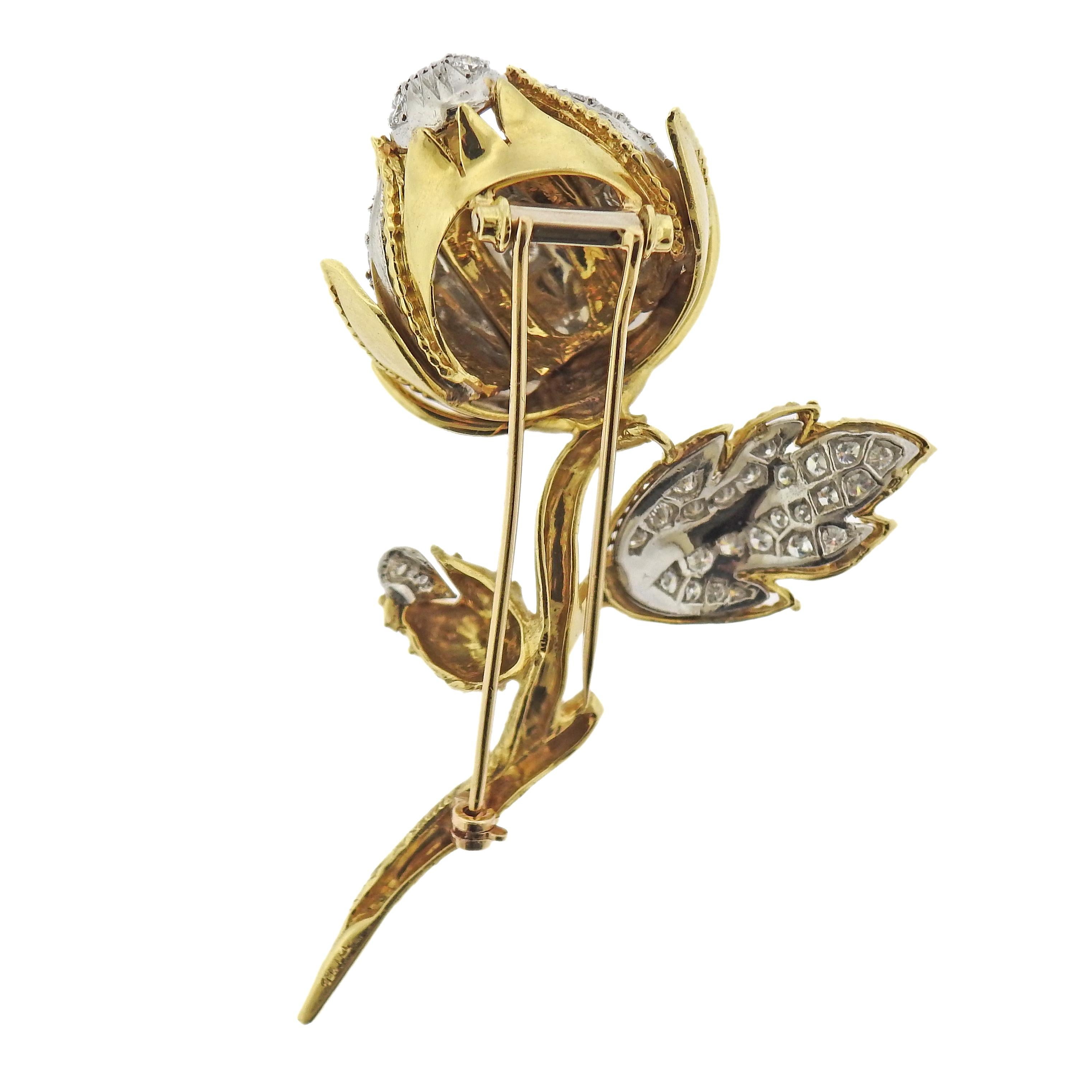 18k yellow gold flower brooch, with approx. 2.40ctw in diamonds. Brooch is 2.5