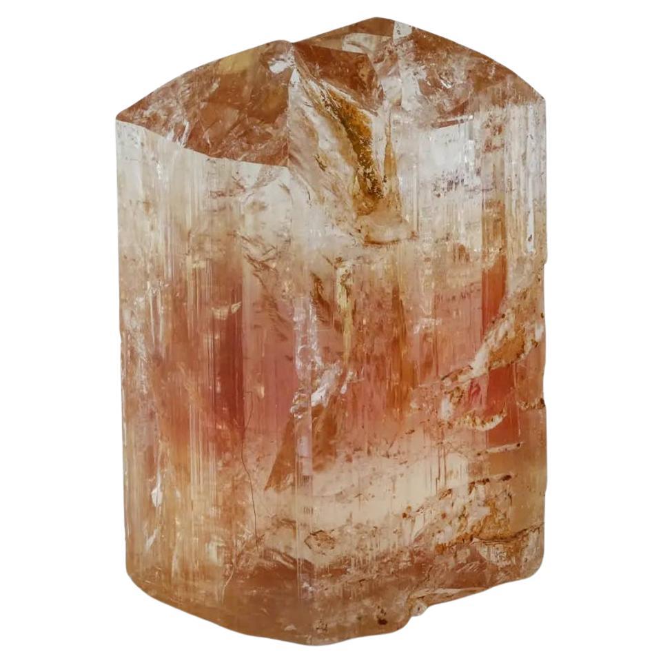 Magnifique cristal de topaze doublement Terminé d'une grande brillance provenant du Pakistan