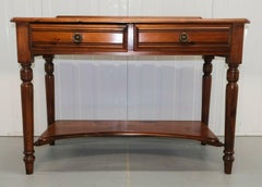 Splendido tavolo da scrivania ducale con coppia di cassetti Piano in pelle e lavorazione a foglia d'oro