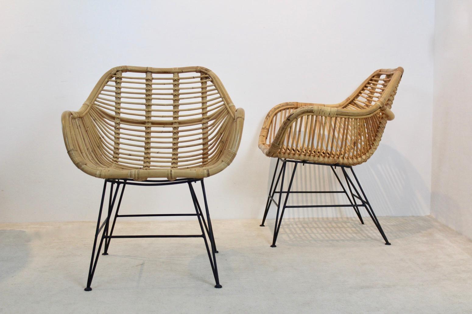 Beautiful set of two Wicker chairs with a sophisticated steel base, produced in the Netherlands. The chairs feature beautifully designed rattan with linear detailing in the style of Franco Albini. Very good original condition.