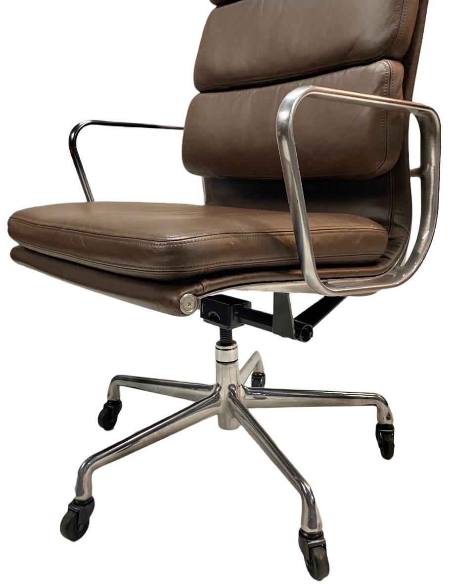 Mid-Century Modern Gorgeous Eames Executive Soft Pad Desk Chair in Brown Leather