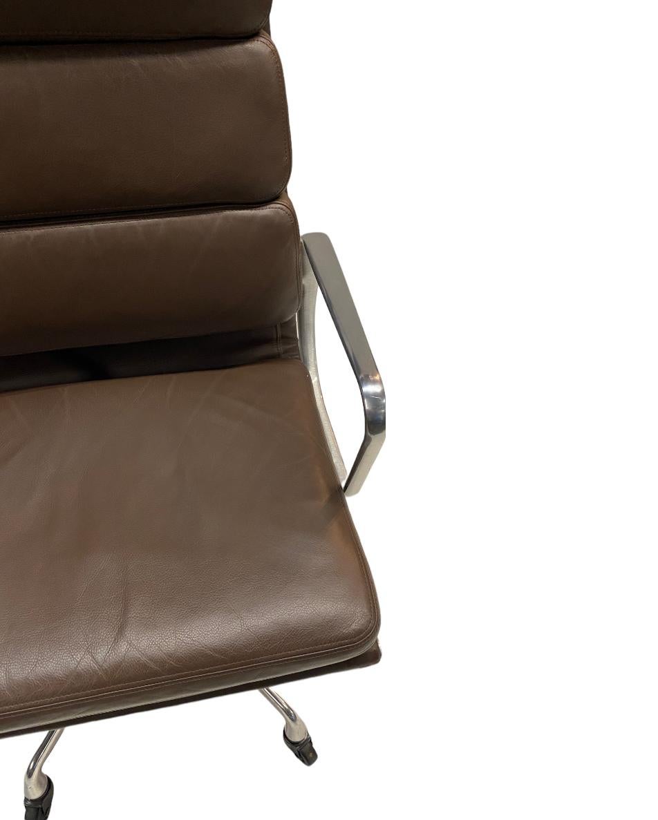 Gorgeous Eames Executive Soft Pad Desk Chair in Brown Leather In Good Condition In Brooklyn, NY