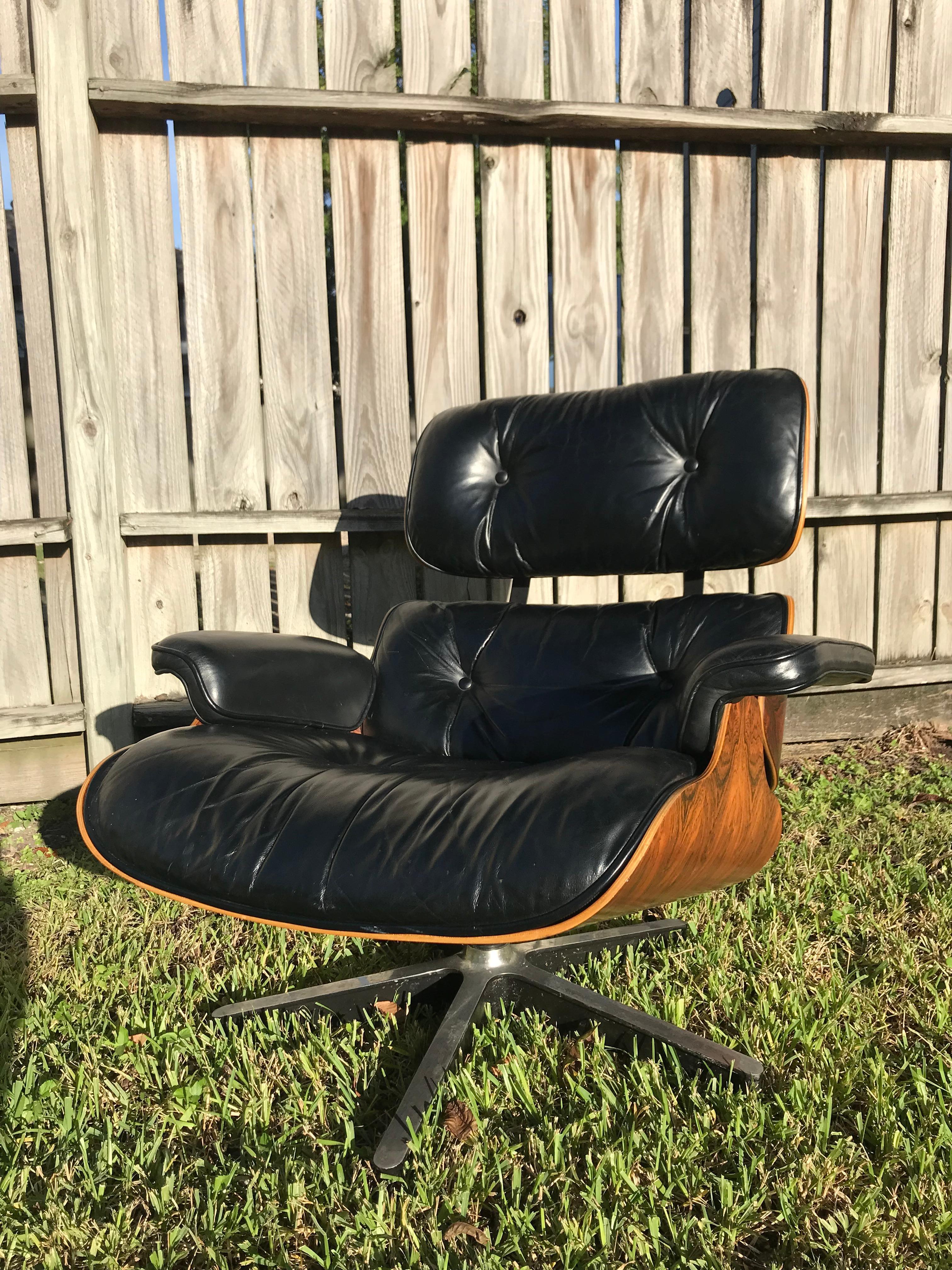 Gorgeous Eames Lounge and Ottoman for Herman Miller In Good Condition In Brooklyn, NY