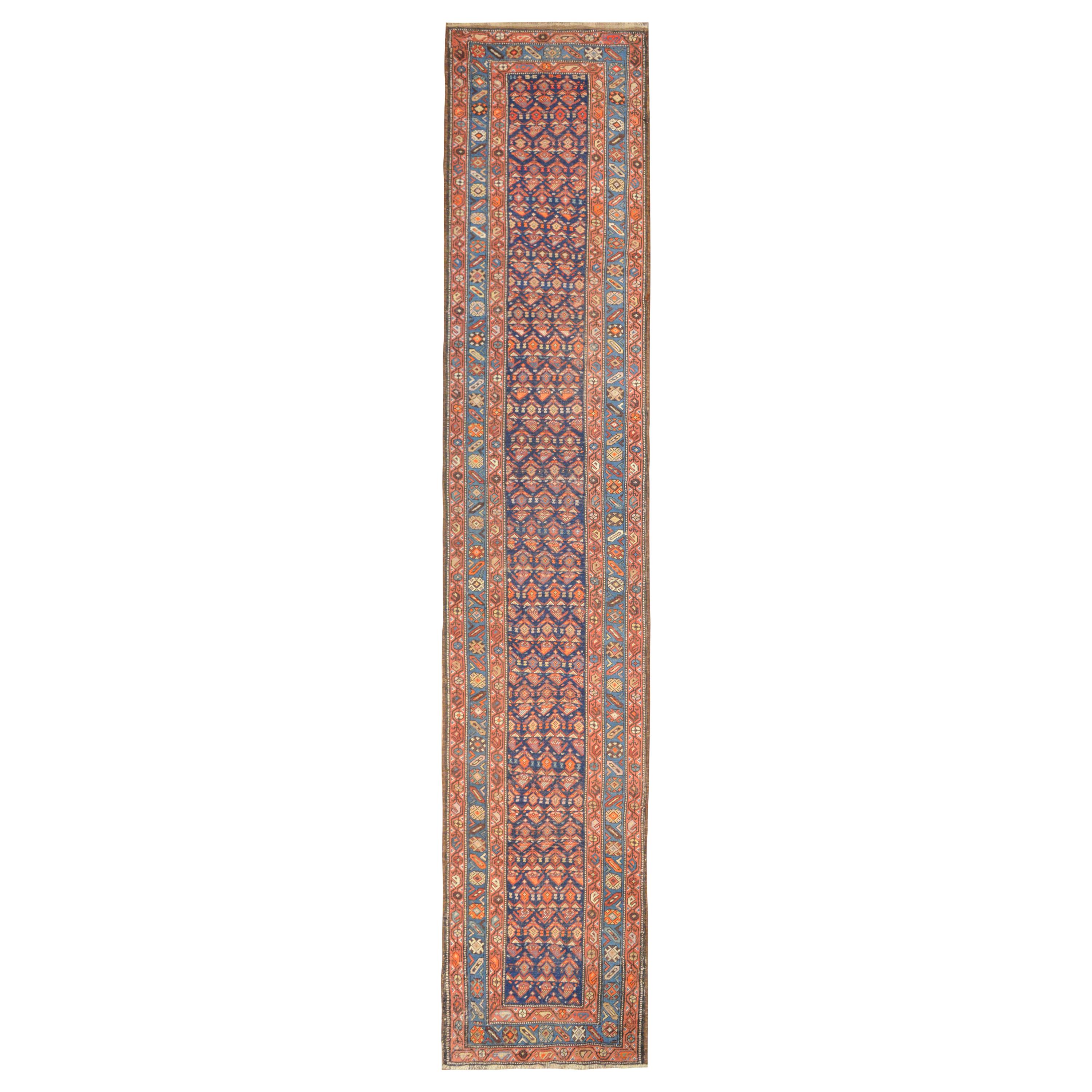 Magnifique tapis de couloir Azari du début du XXe siècle