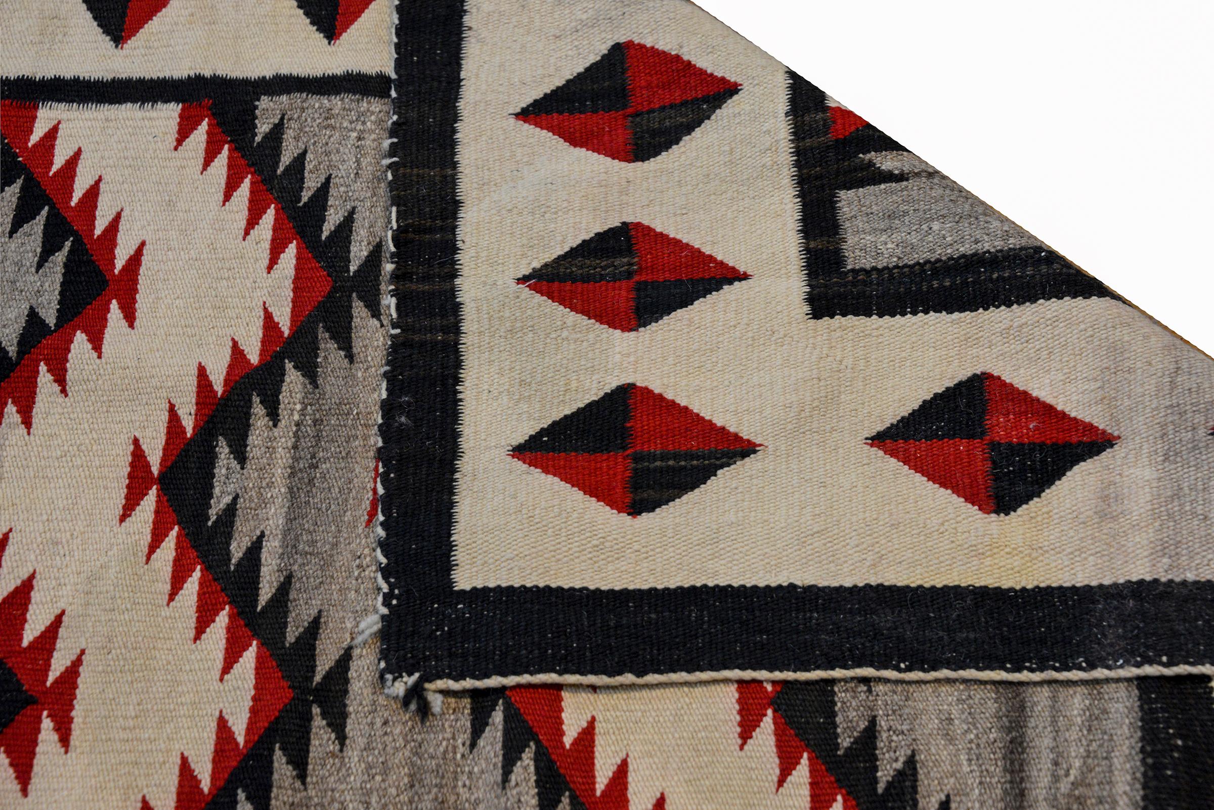 Gorgeous Early 20th Century Navajo Rug 1