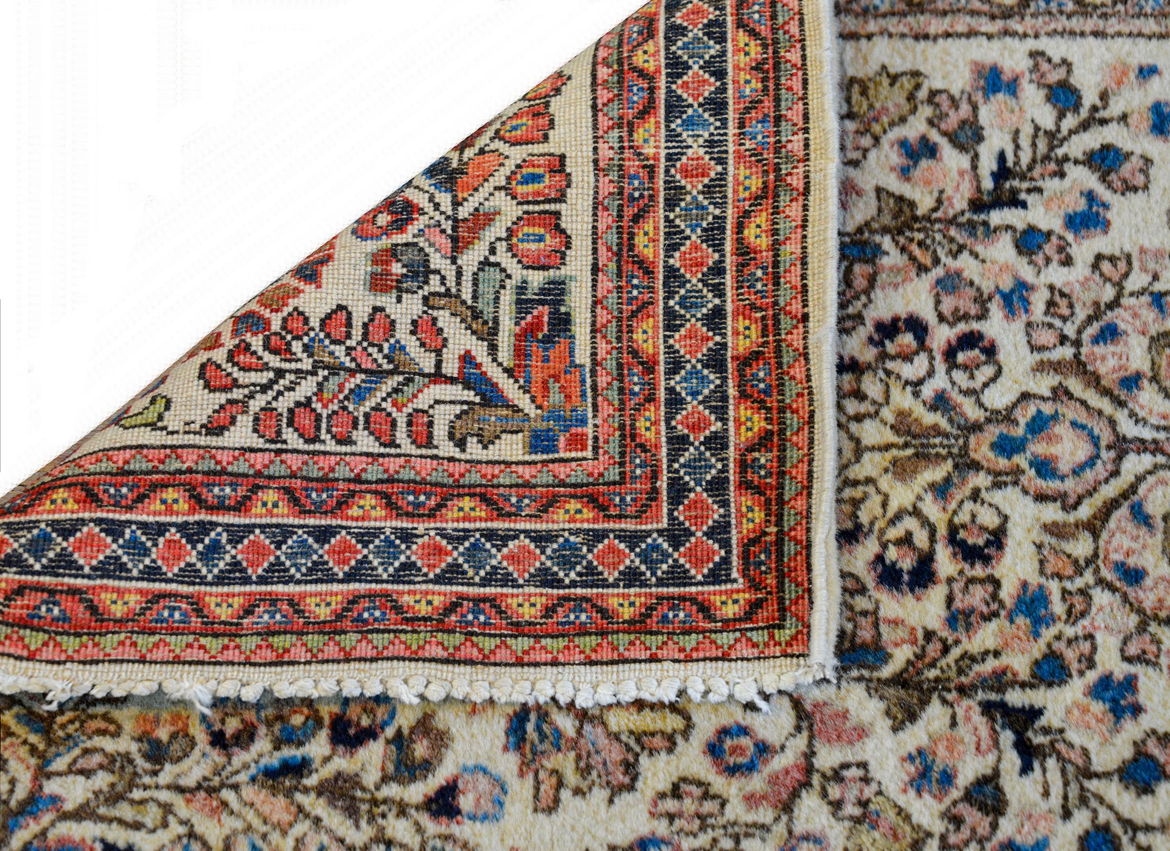 Wunderschöner Sarouk-Teppich aus dem frühen 20. Jahrhundert im Angebot 4