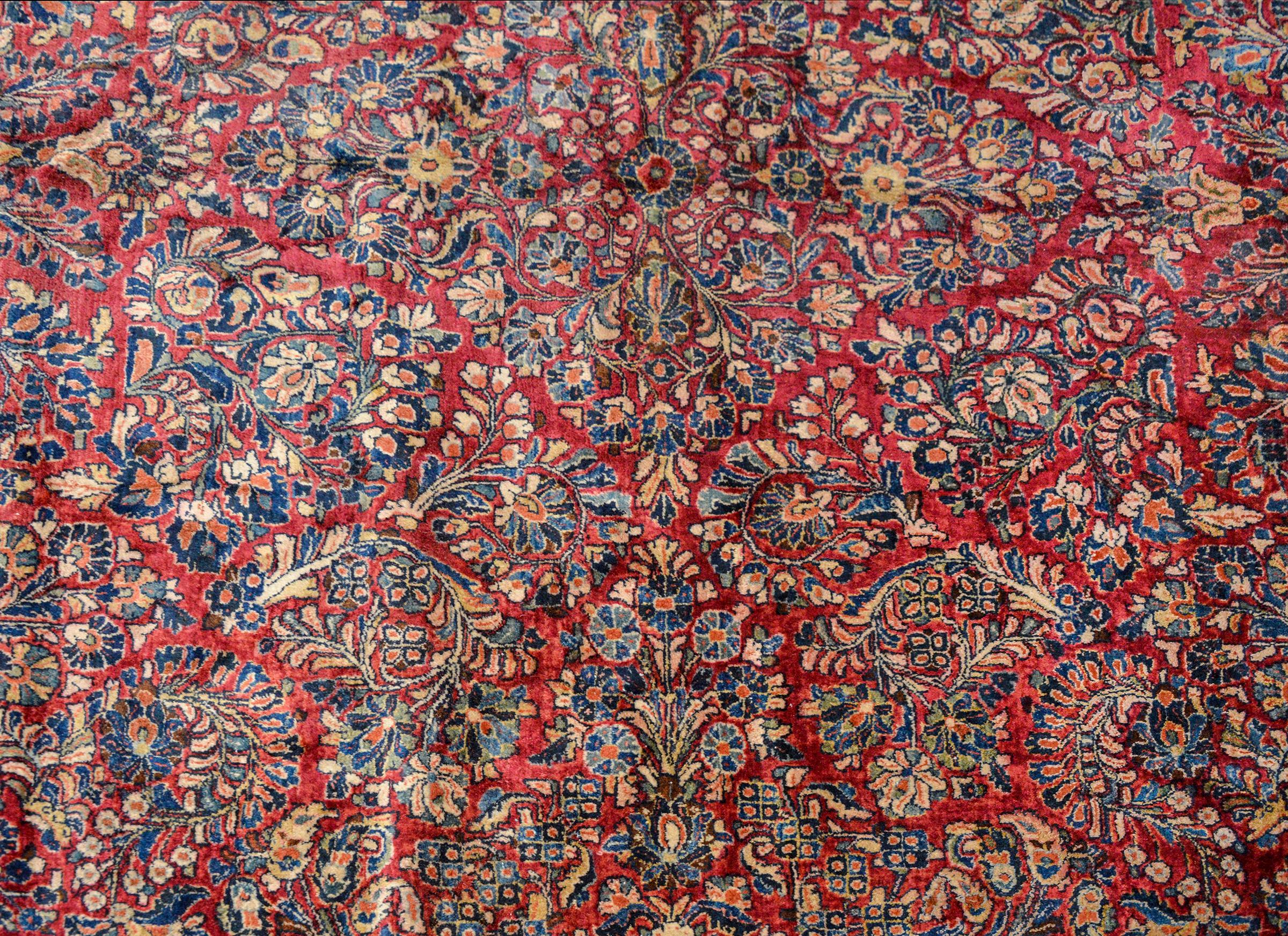 Gorgeous Early 20th Century Sarouk Rug In Good Condition In Chicago, IL