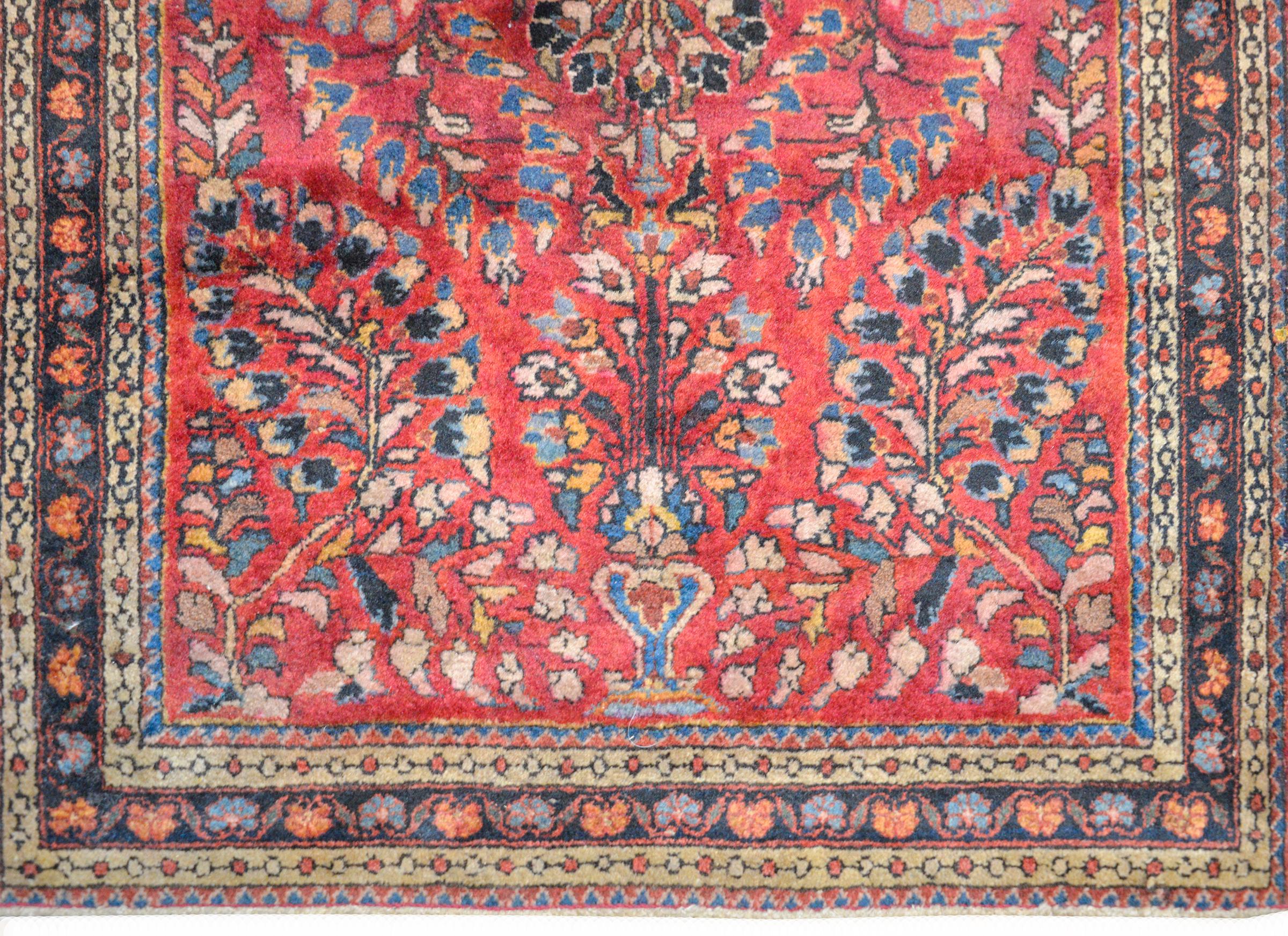 Gorgeous Early 20th Century Sarouk Rug In Good Condition For Sale In Chicago, IL