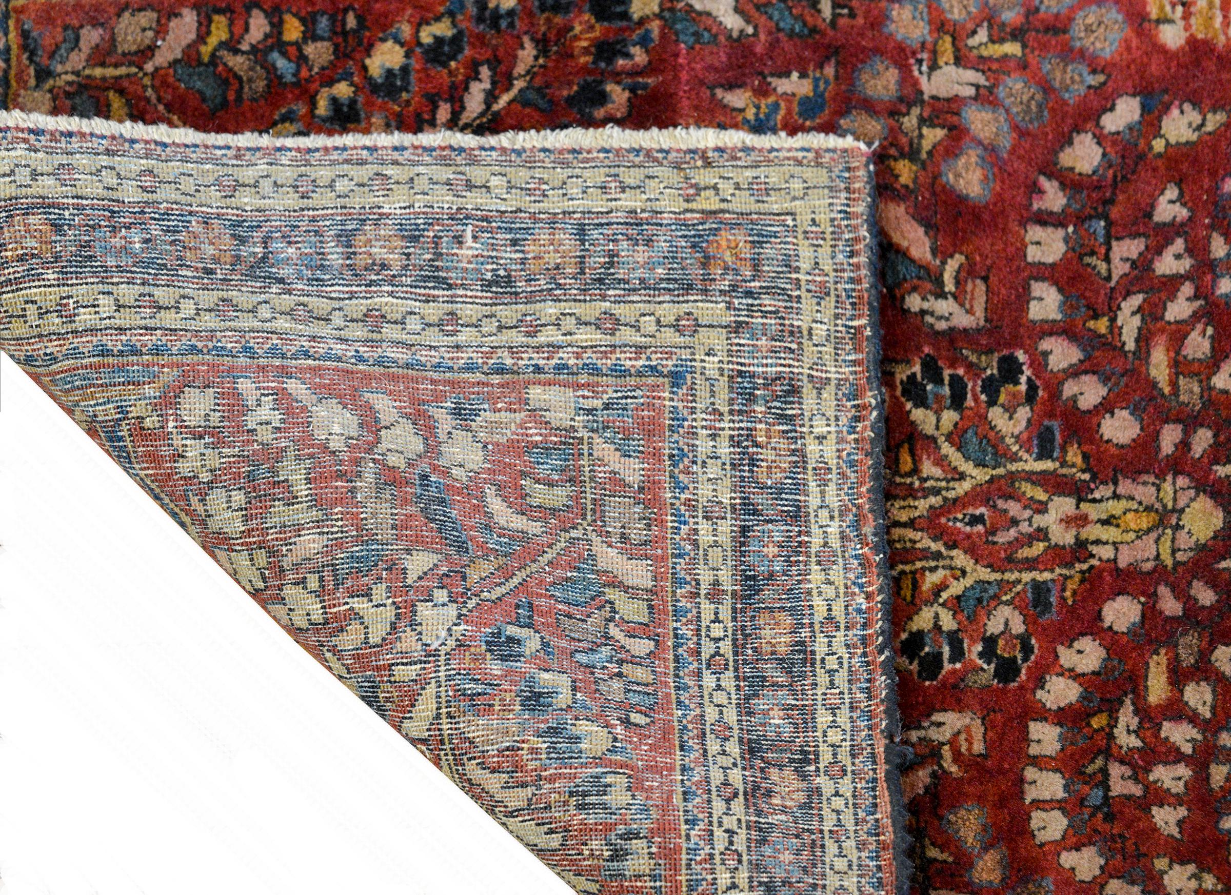 Gorgeous Early 20th Century Sarouk Rug For Sale 2