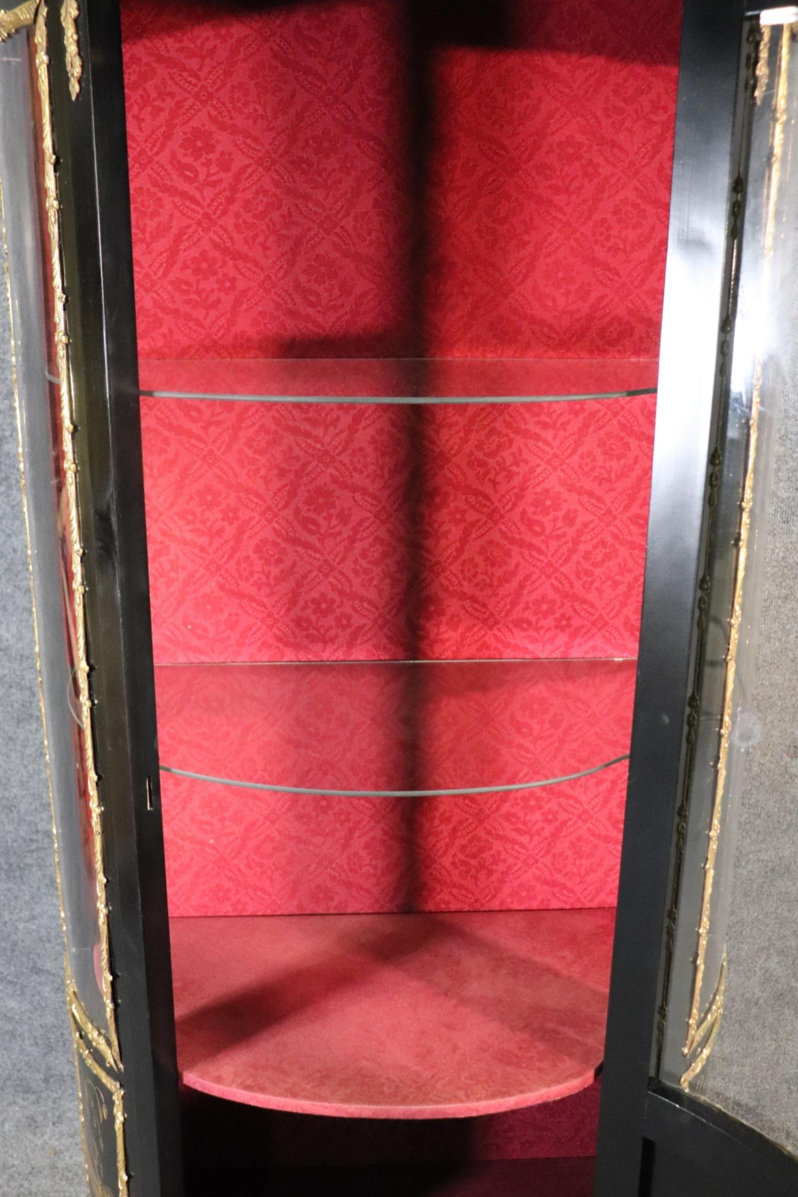Gorgeous Ebonized Chinoiserie Decorated Vitrine Curio Cabinet For Sale 5