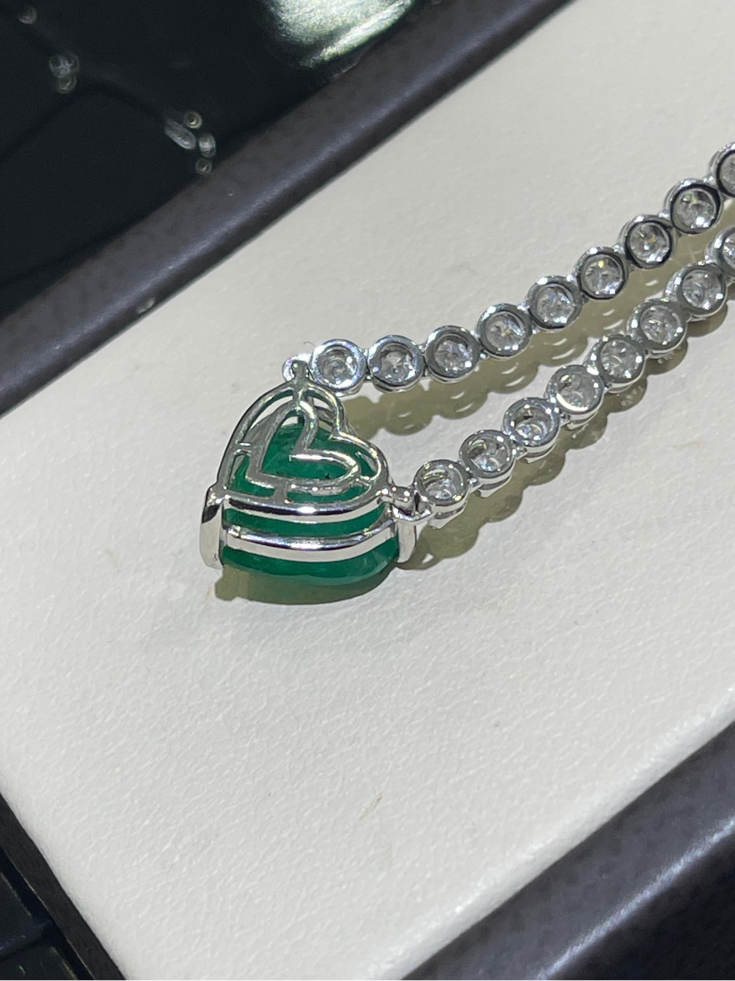 Gorgeous Emerald And Diamond Necklace In 18k White Gold  For Sale 4