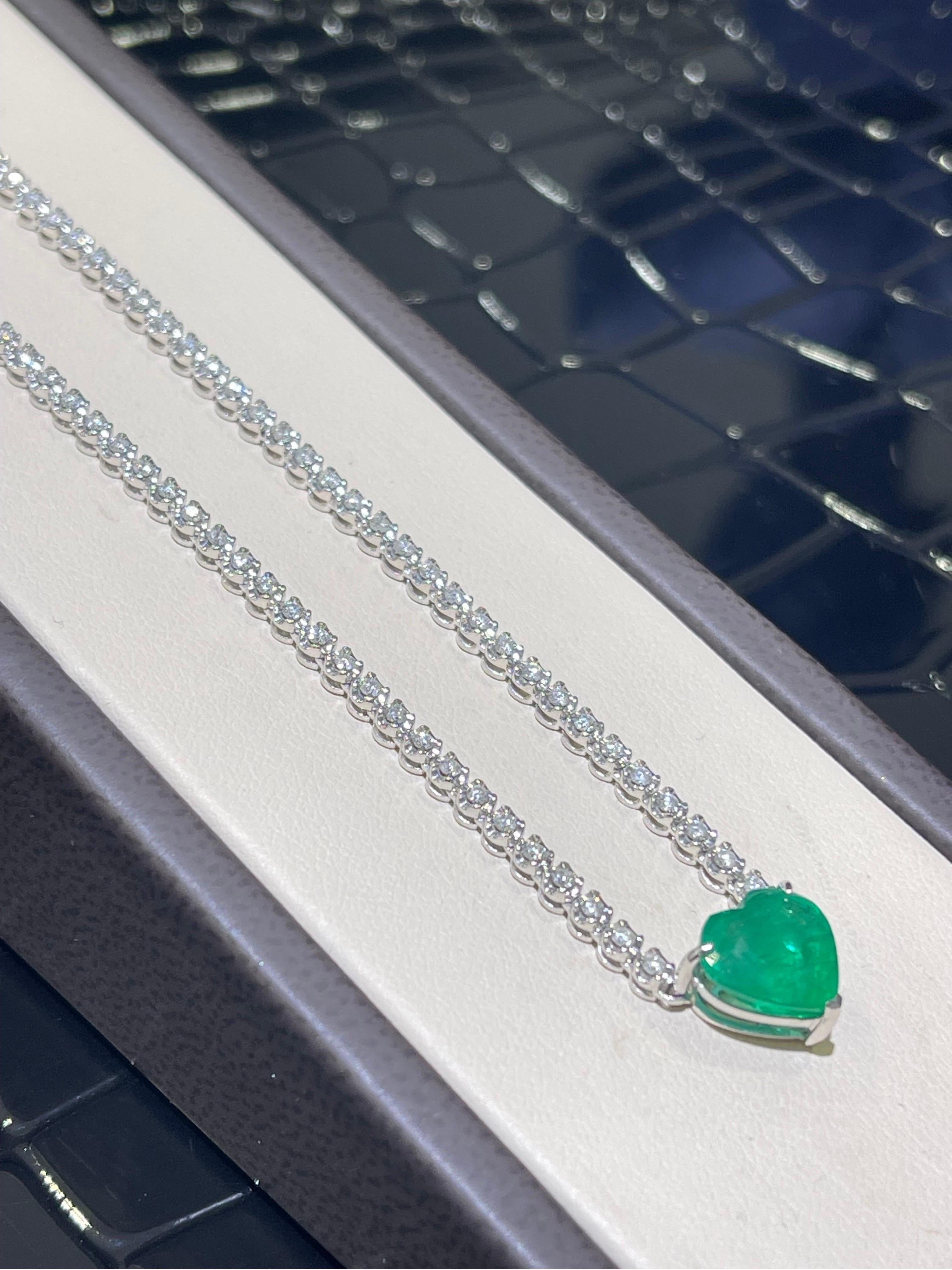 Women's Gorgeous Emerald And Diamond Necklace In 18k White Gold  For Sale