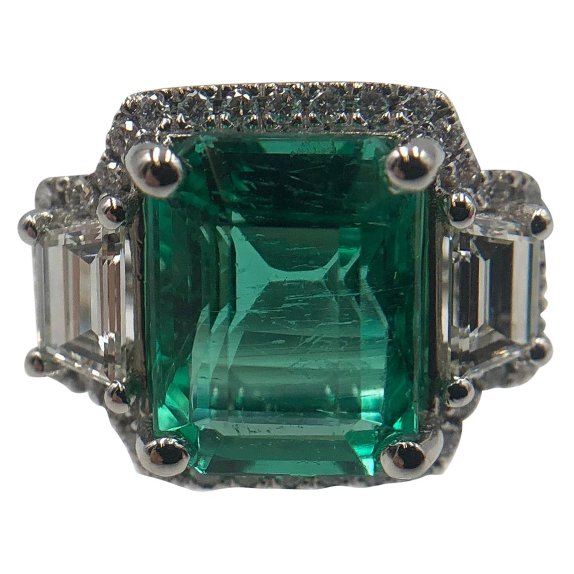 Emerald and Diamond Ring in Platinum For Sale at 1stDibs