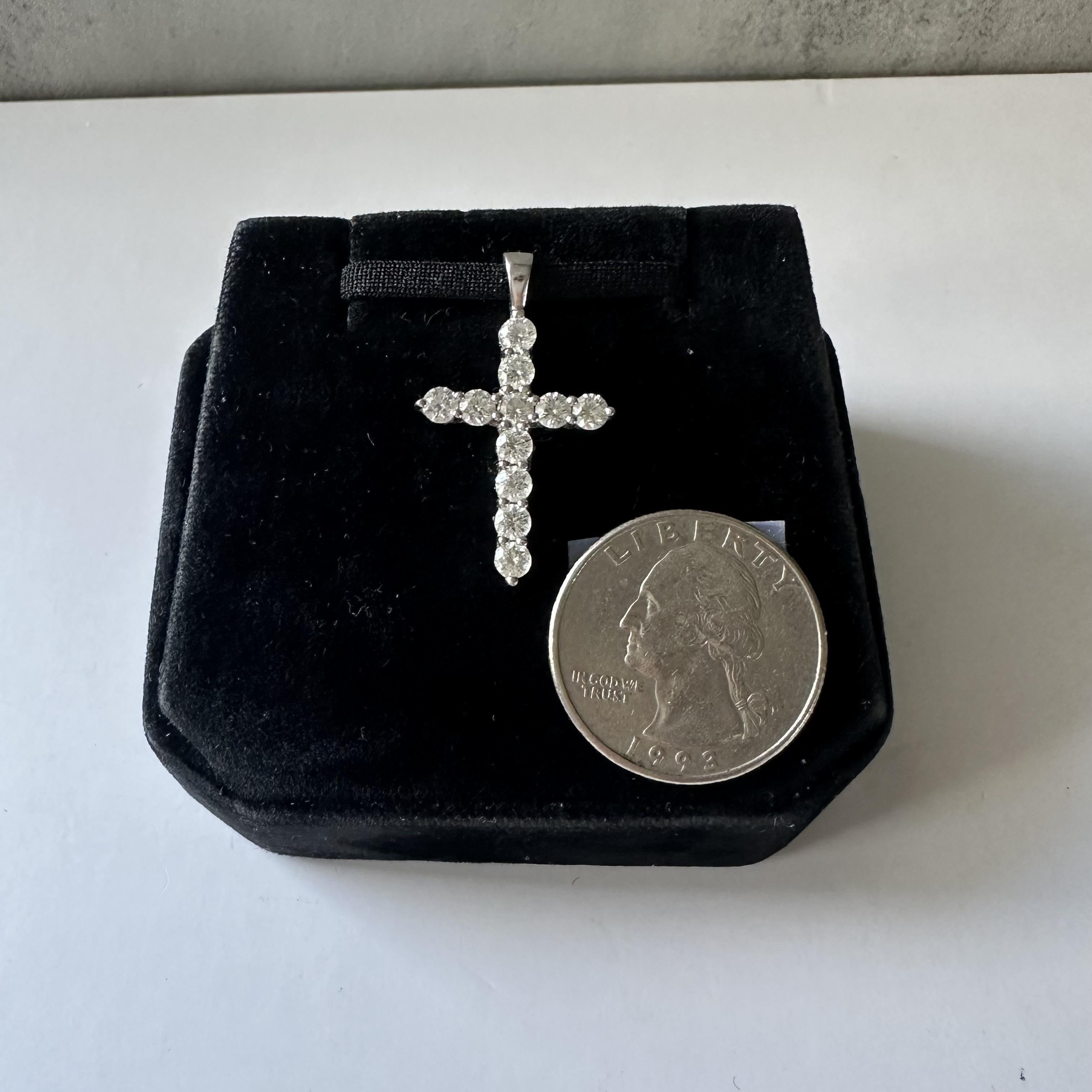 Wunderschönes Nachlass-Diamantkreuz aus 14kt Weißgold, vorgeliebt im Zustand „Neu“ in West Hempstead, NY