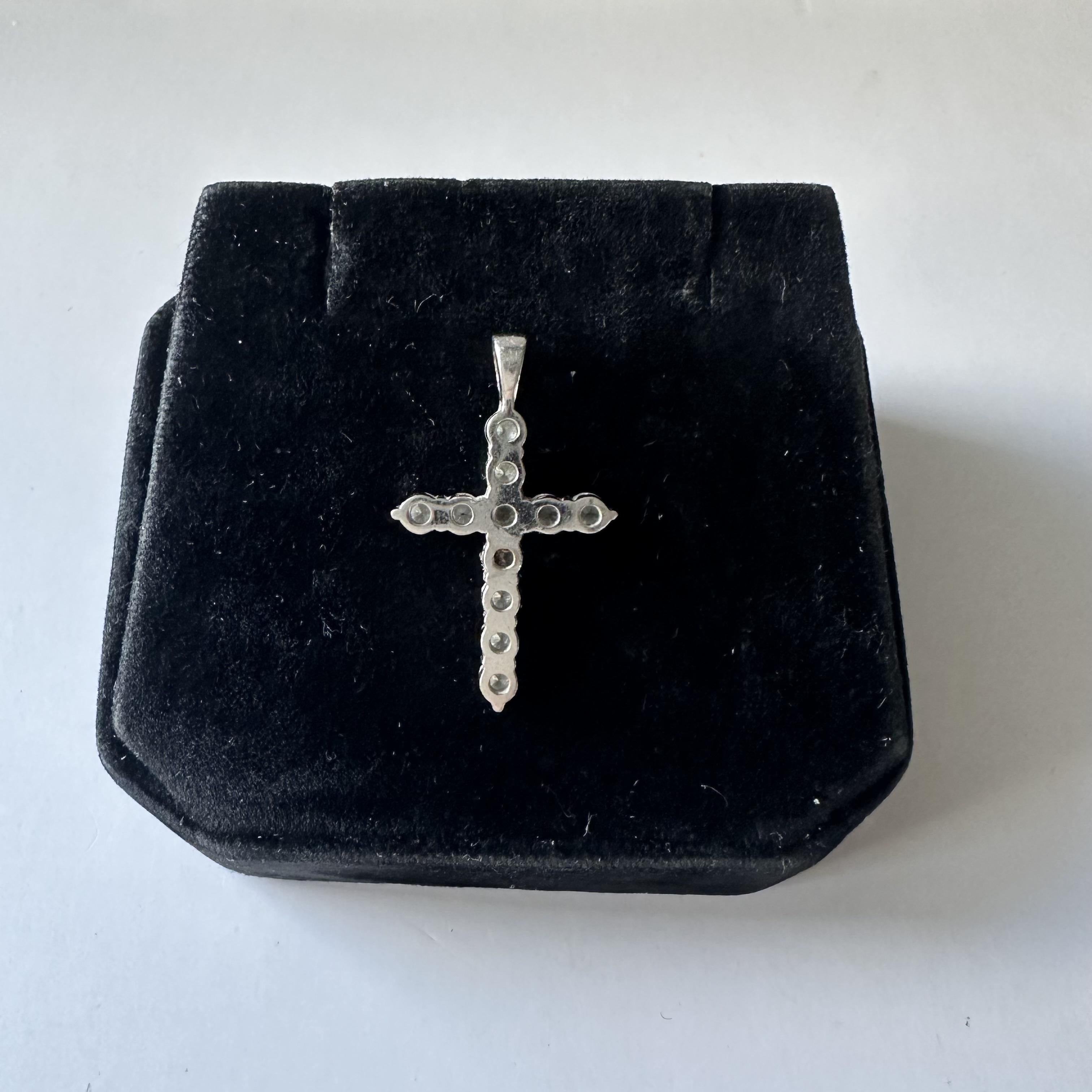 Wunderschönes Nachlass-Diamantkreuz aus 14kt Weißgold, vorgeliebt für Damen oder Herren