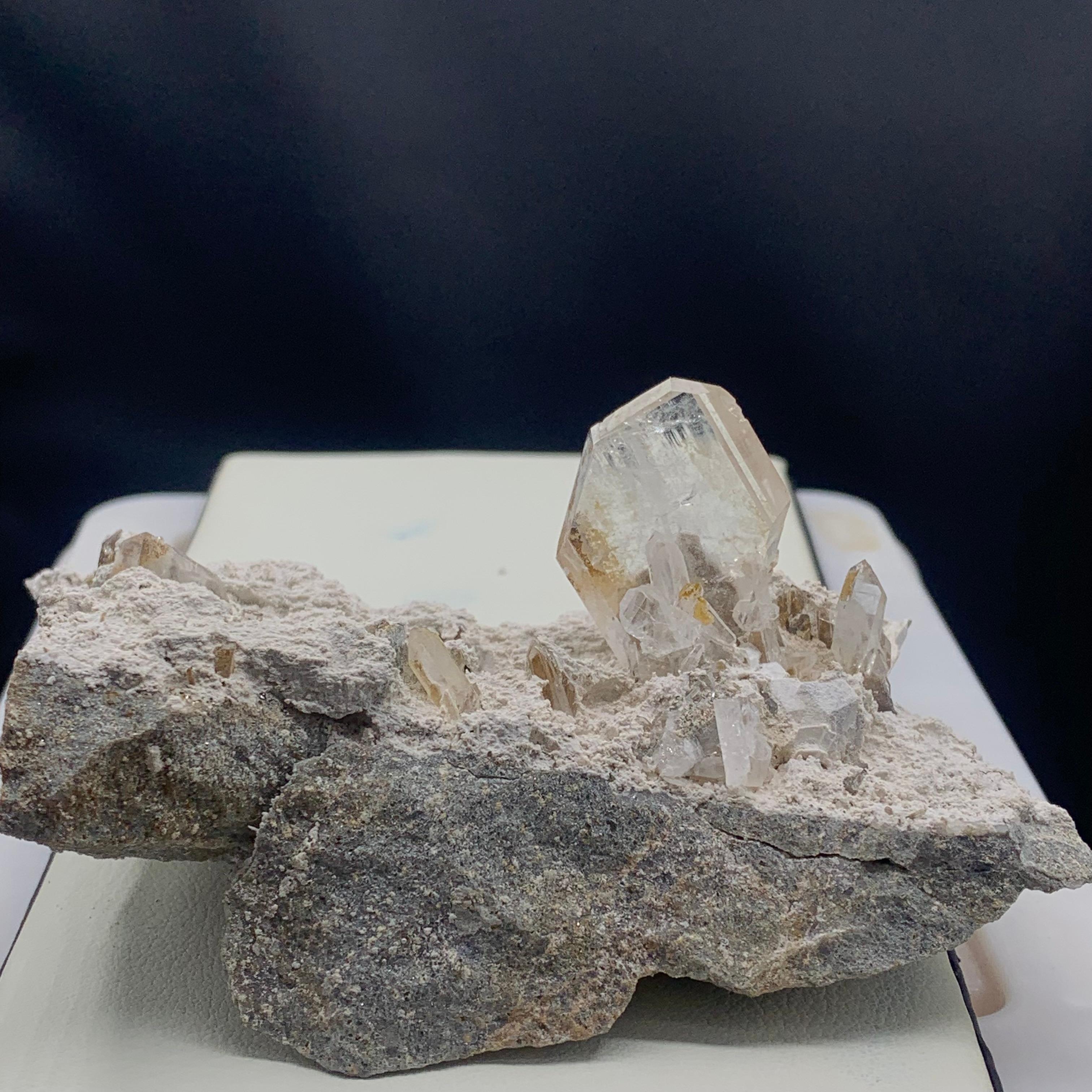 Gorgeous Faden Crystal Elongated on Matrix Mother Rock Specimen In Good Condition For Sale In Peshawar, PK