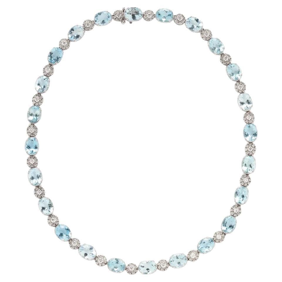 Splendida collana in oro bianco Fancy 30CT con diamanti e acquamarina grande