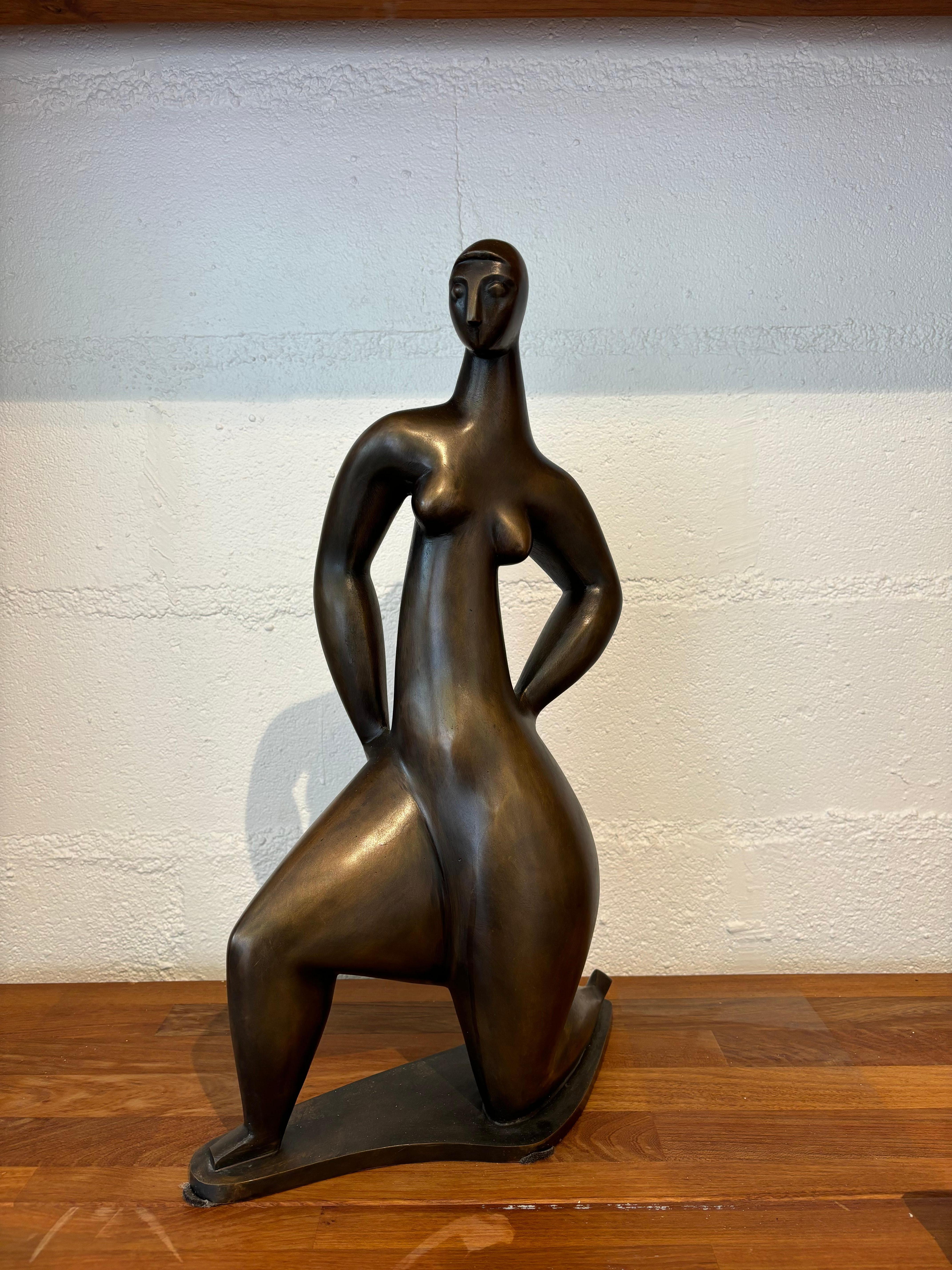 Jona est un artiste issu d'une famille d'origine russe qui émigra à Genève en 1921. Apatride, il est naturalisé français en 1959. L'orientation artistique de Jona et sa maîtrise de l'espace par la sculpture s'est nourrie du contraste de l'immensité