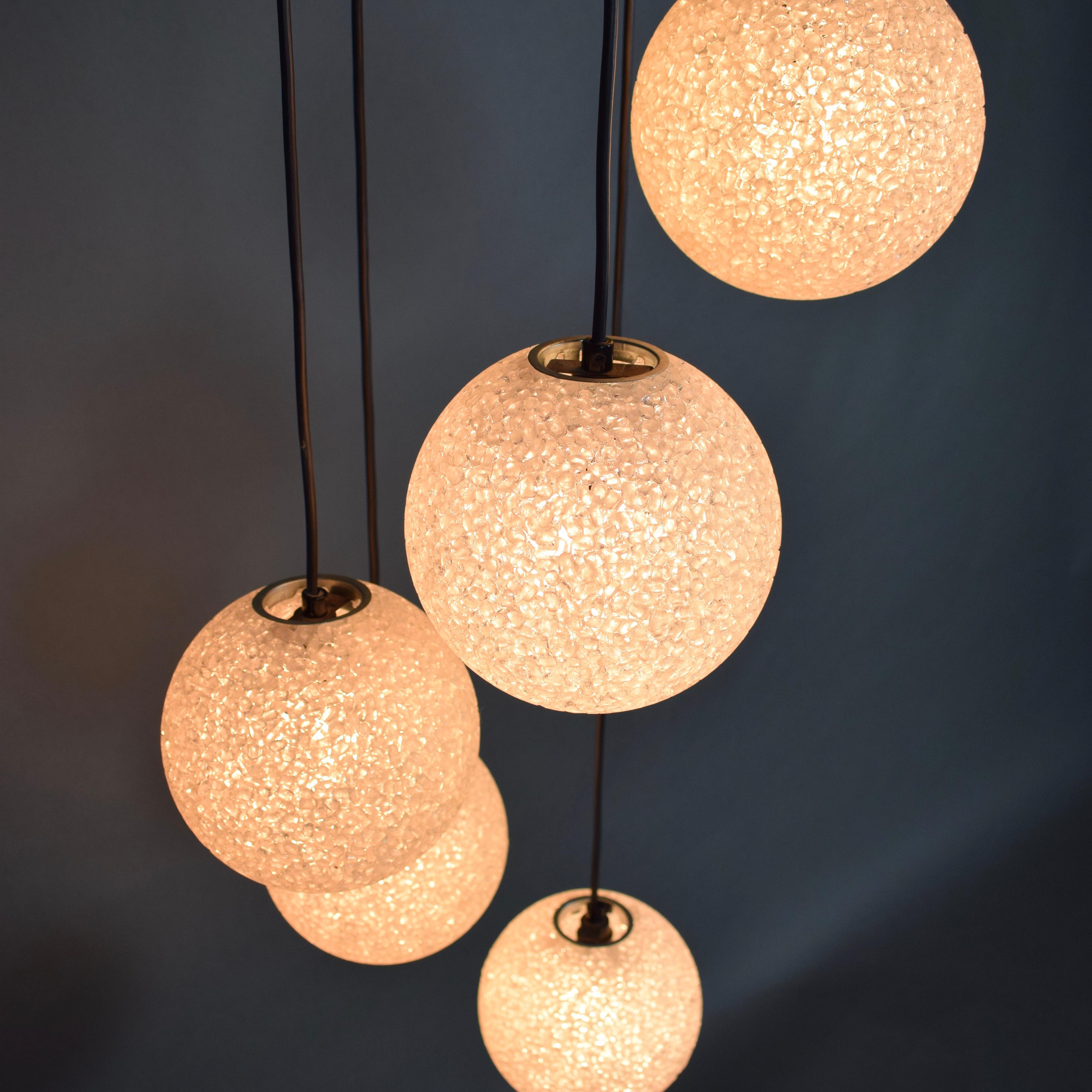 Mid-Century moderno Gorgeous Five-Globe Chandelier, 1970s in vendita