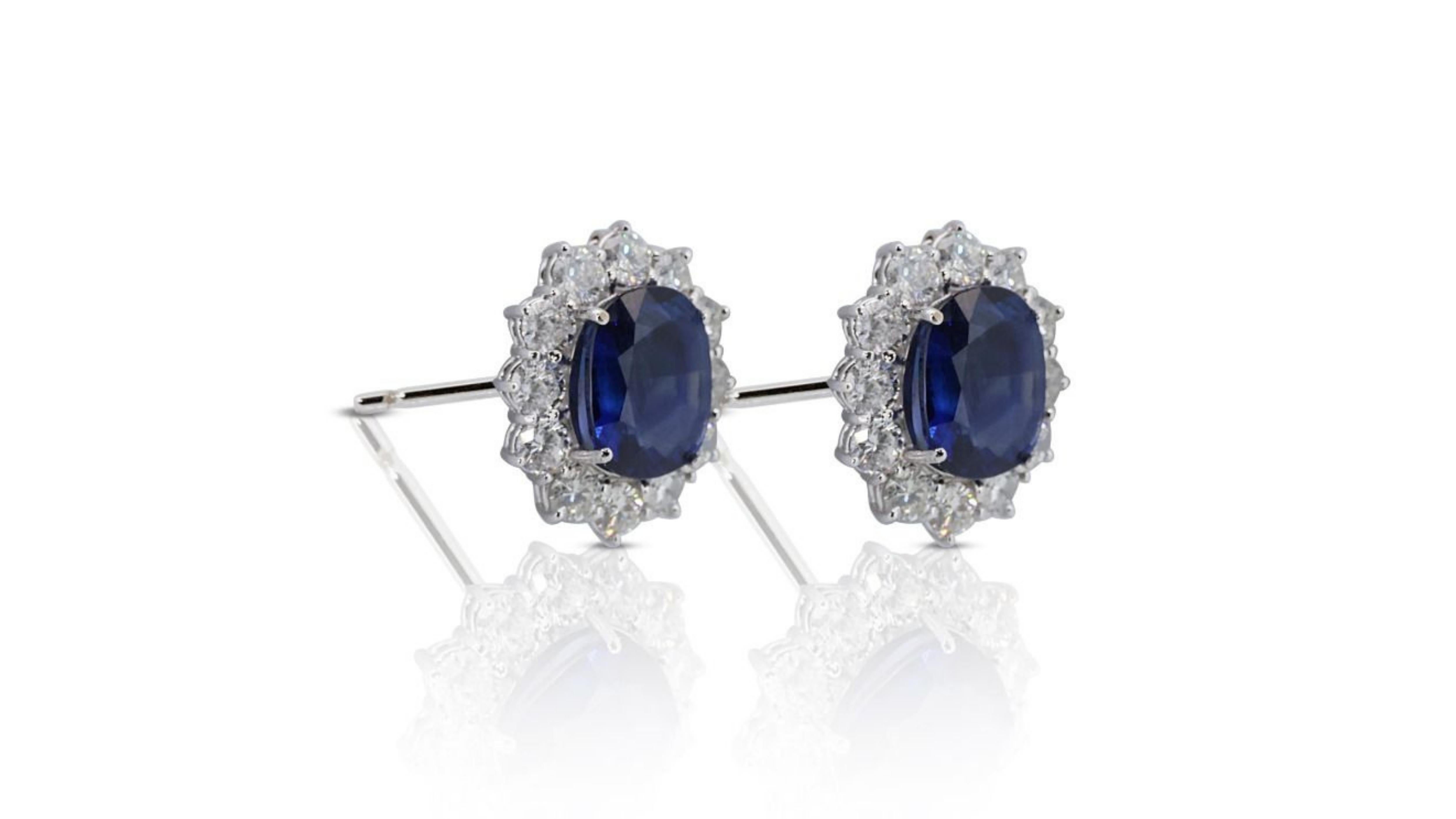 Gorgeous Flower Sapphire Earrings In New Condition For Sale In רמת גן, IL