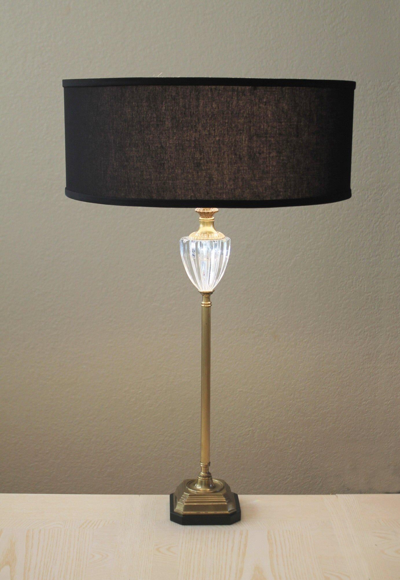 Américain Magnifique lampe de bureau FREDERICK COOPER Crystal des années 1970 décorée de style Hollywood Regency en vente