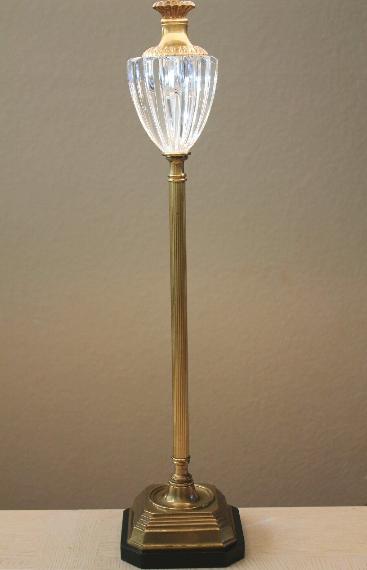 Wunderschöne FREDERICK COOPER Kristall-Tischlampe 1970er Hollywood Regency Deko-Dekor (Metall) im Angebot