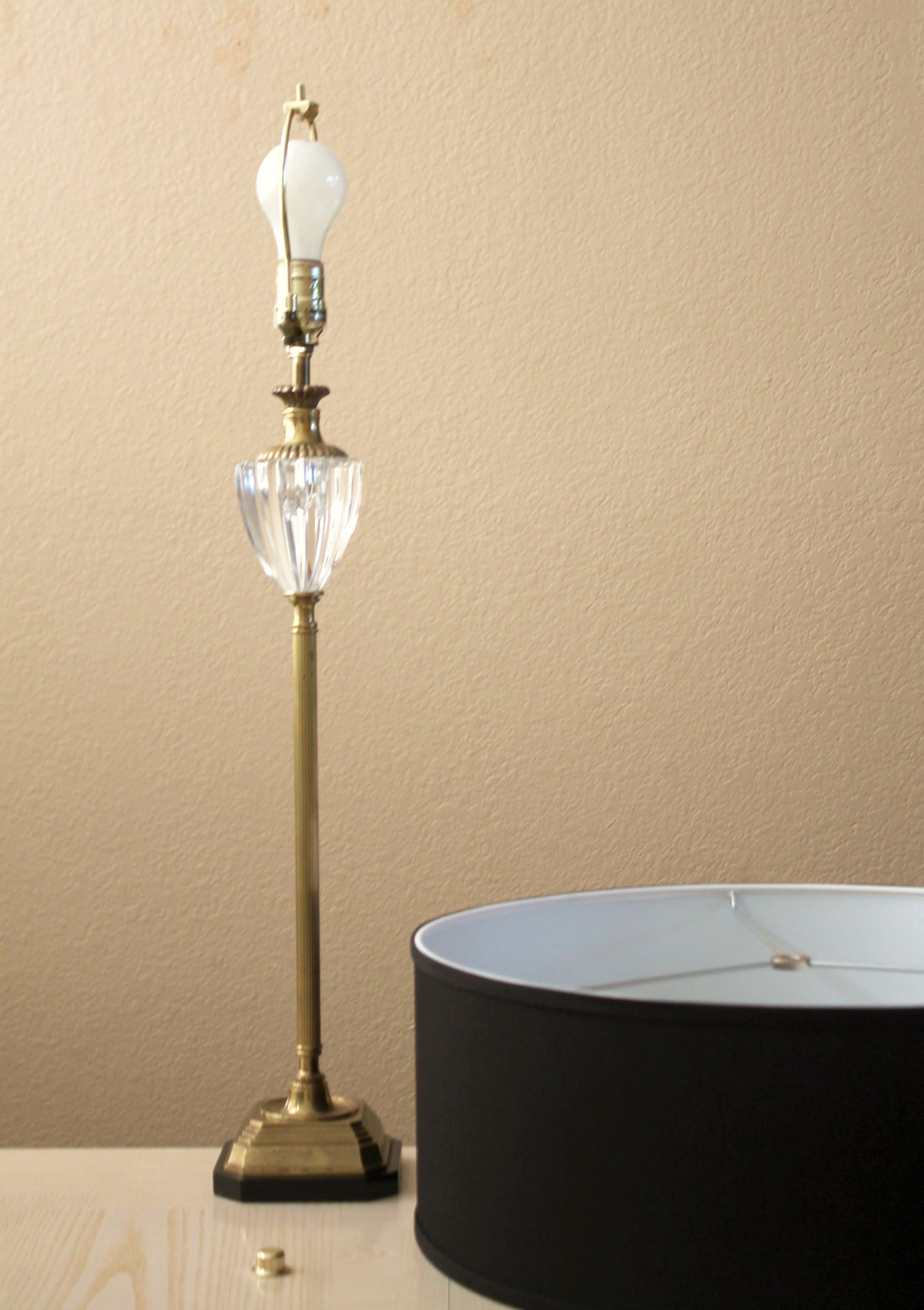 Magnifique lampe de bureau FREDERICK COOPER Crystal des années 1970 décorée de style Hollywood Regency en vente 2