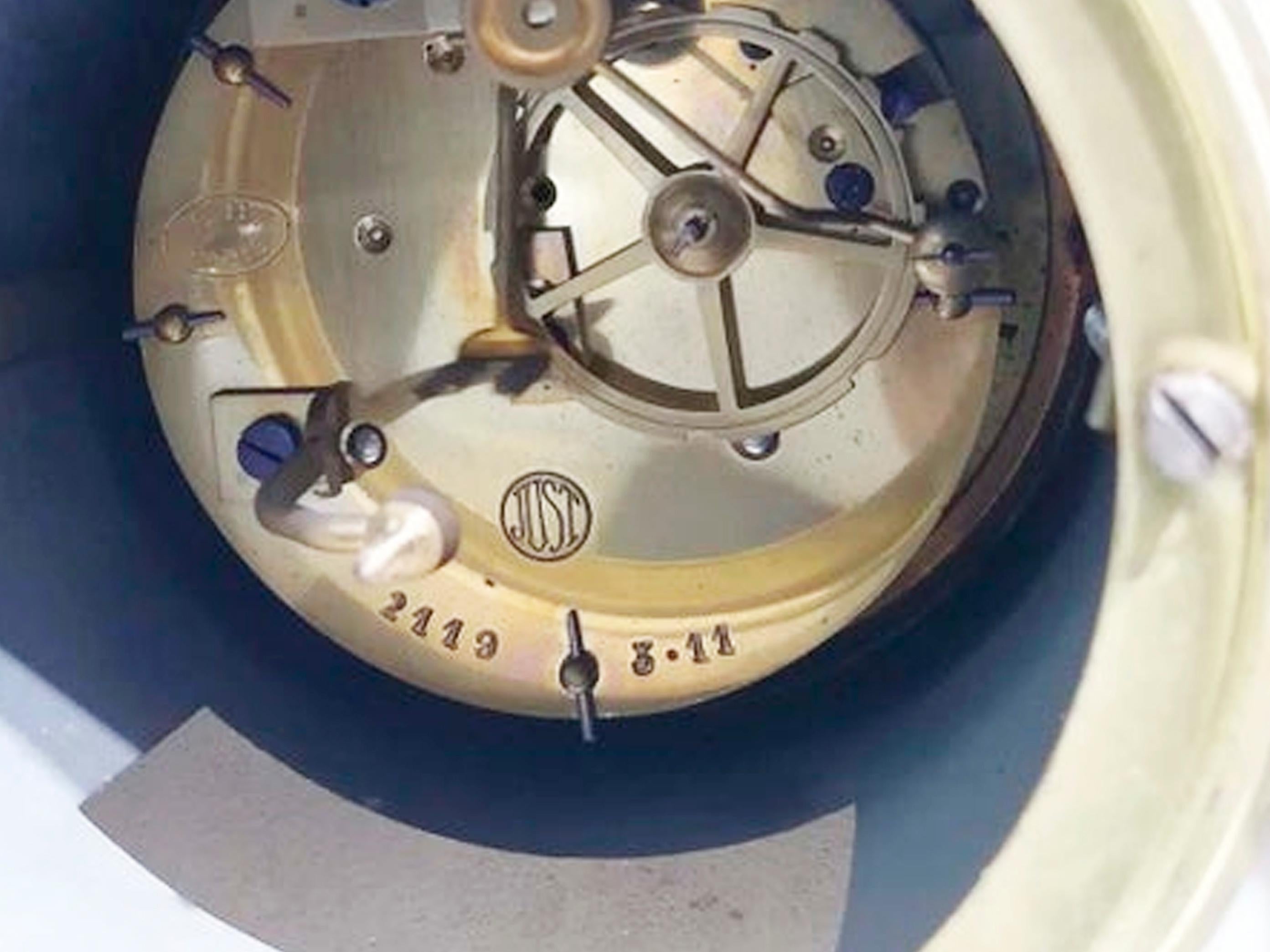 Precioso Juego de Reloj Art Decó Francés y Dos Tazzas Firmado C.H PARIS y 