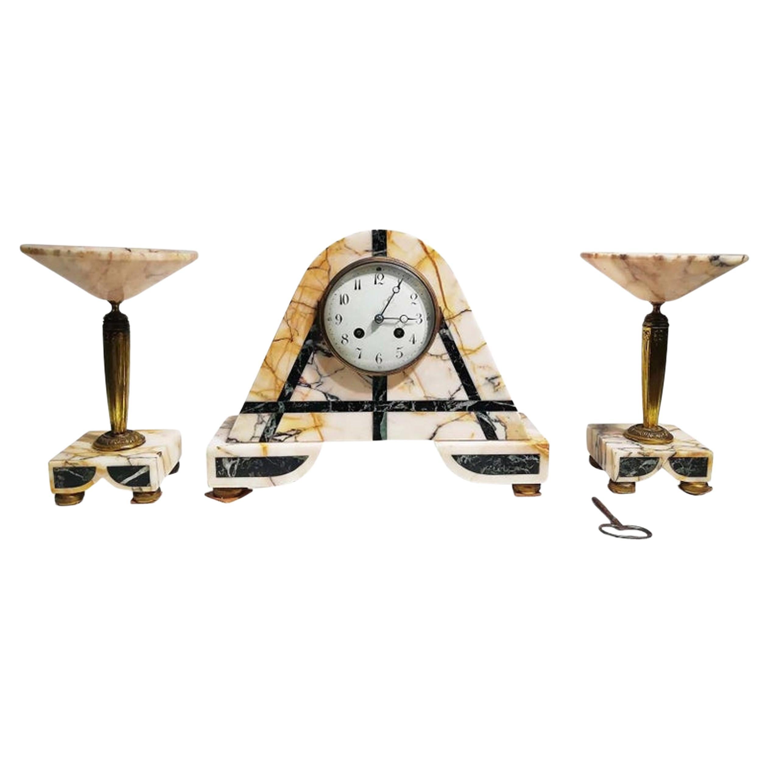 Precioso Juego de Reloj Art Decó Francés y Dos Tazzas Firmado C.H PARIS y "JUST".