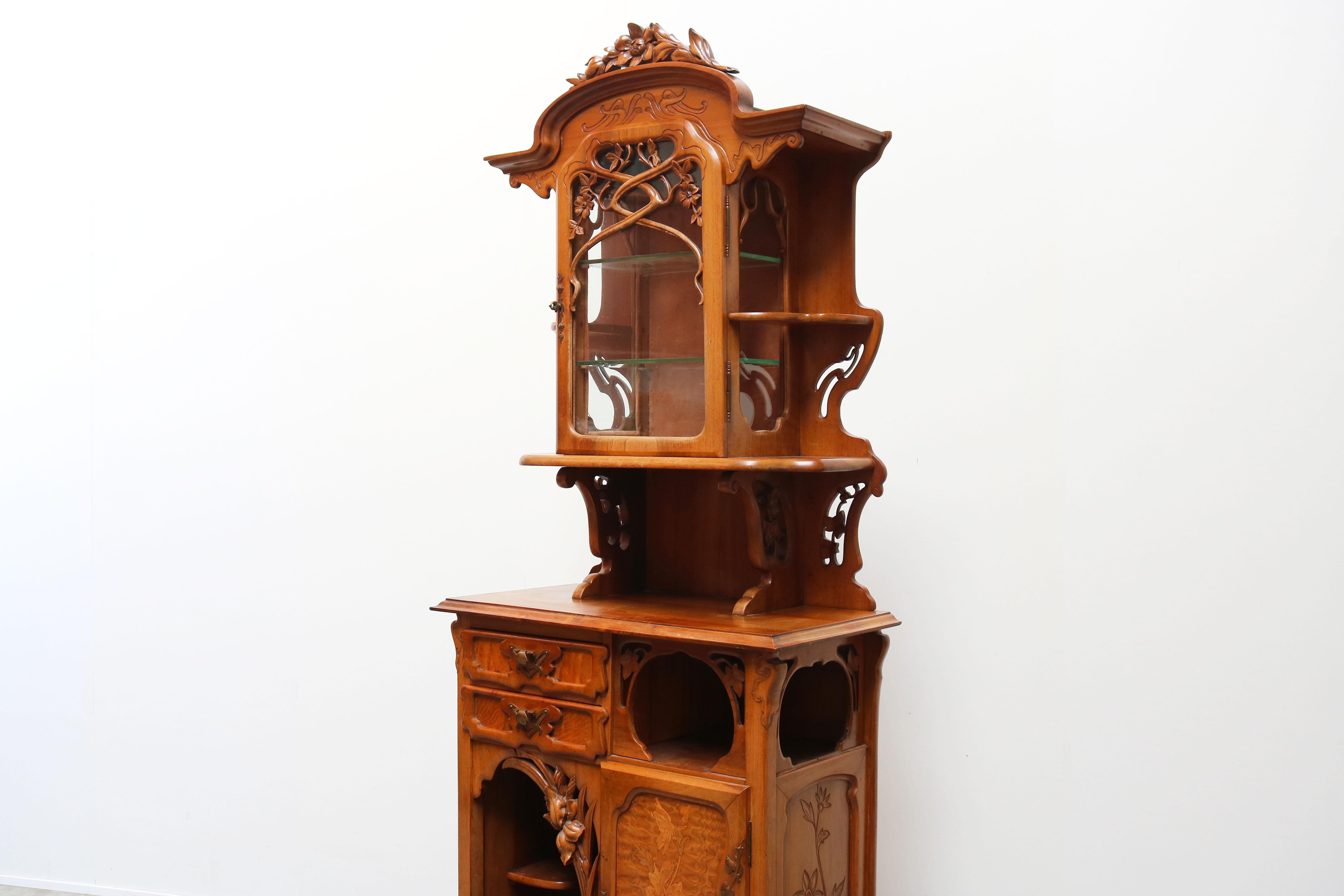 Gorgeous French Art Nouveau Cabinet / Display Cabinet with Marquetry, 1890 5
