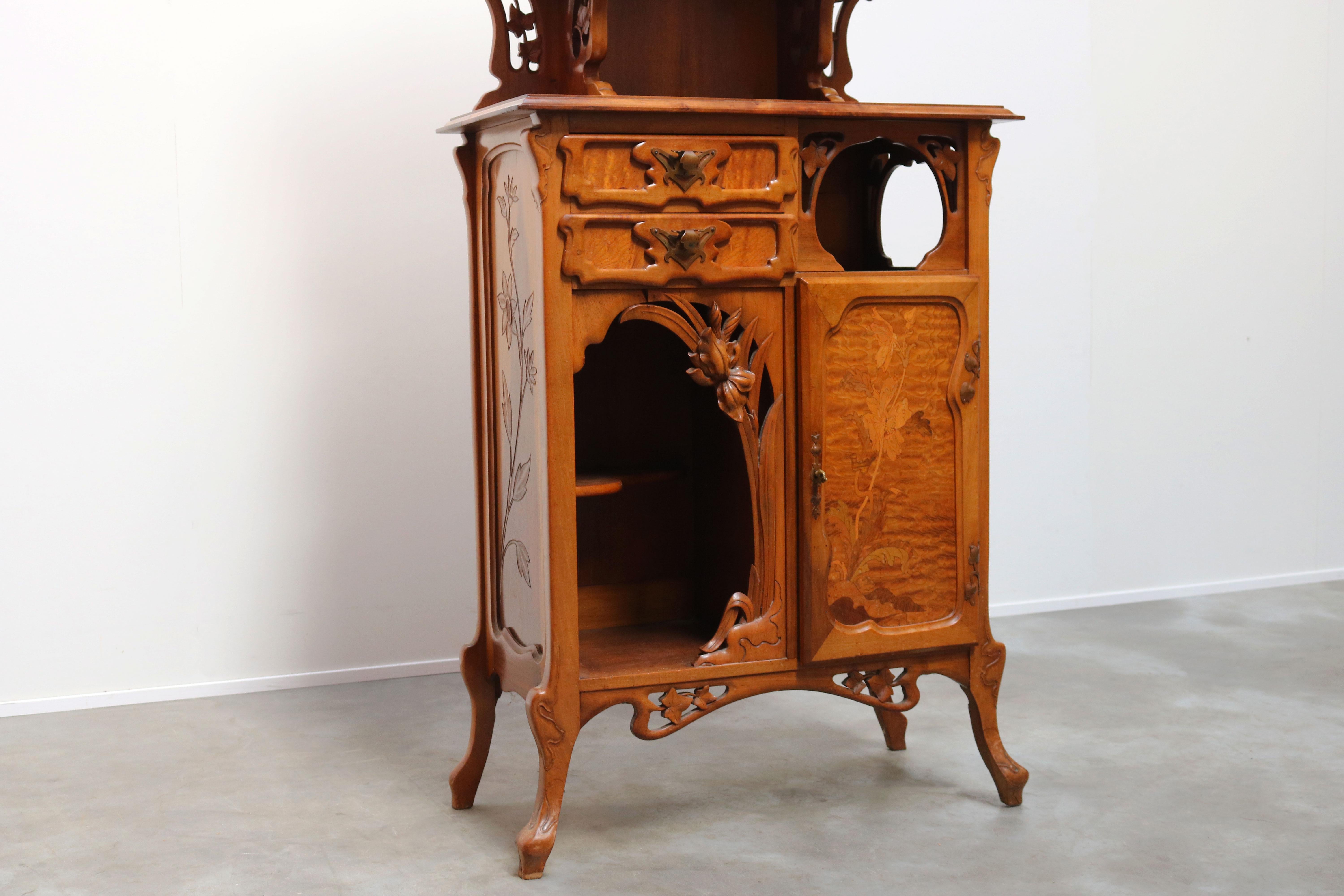 Gorgeous French Art Nouveau Cabinet / Display Cabinet with Marquetry, 1890 9