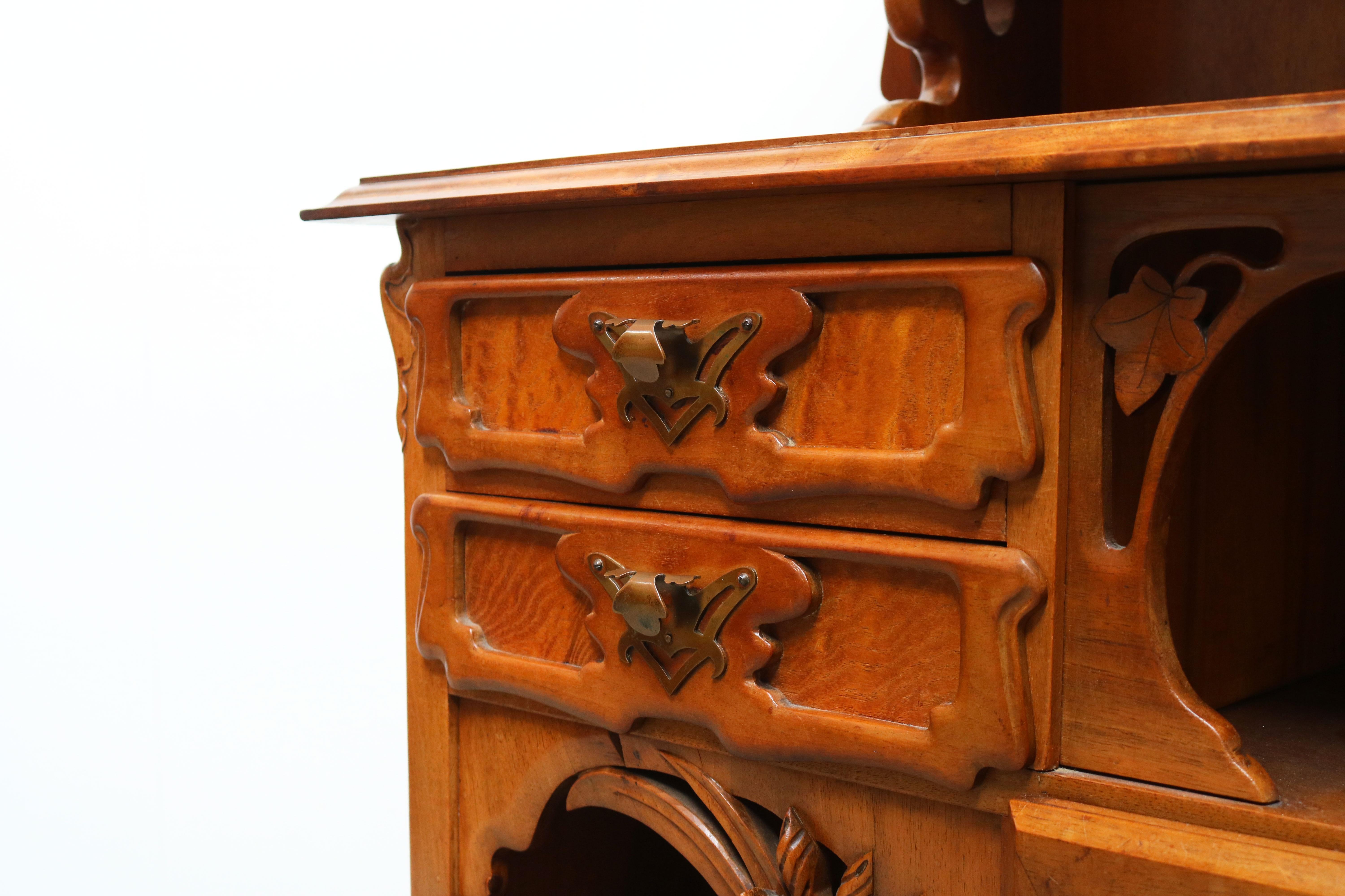 Gorgeous French Art Nouveau Cabinet / Display Cabinet with Marquetry, 1890 2