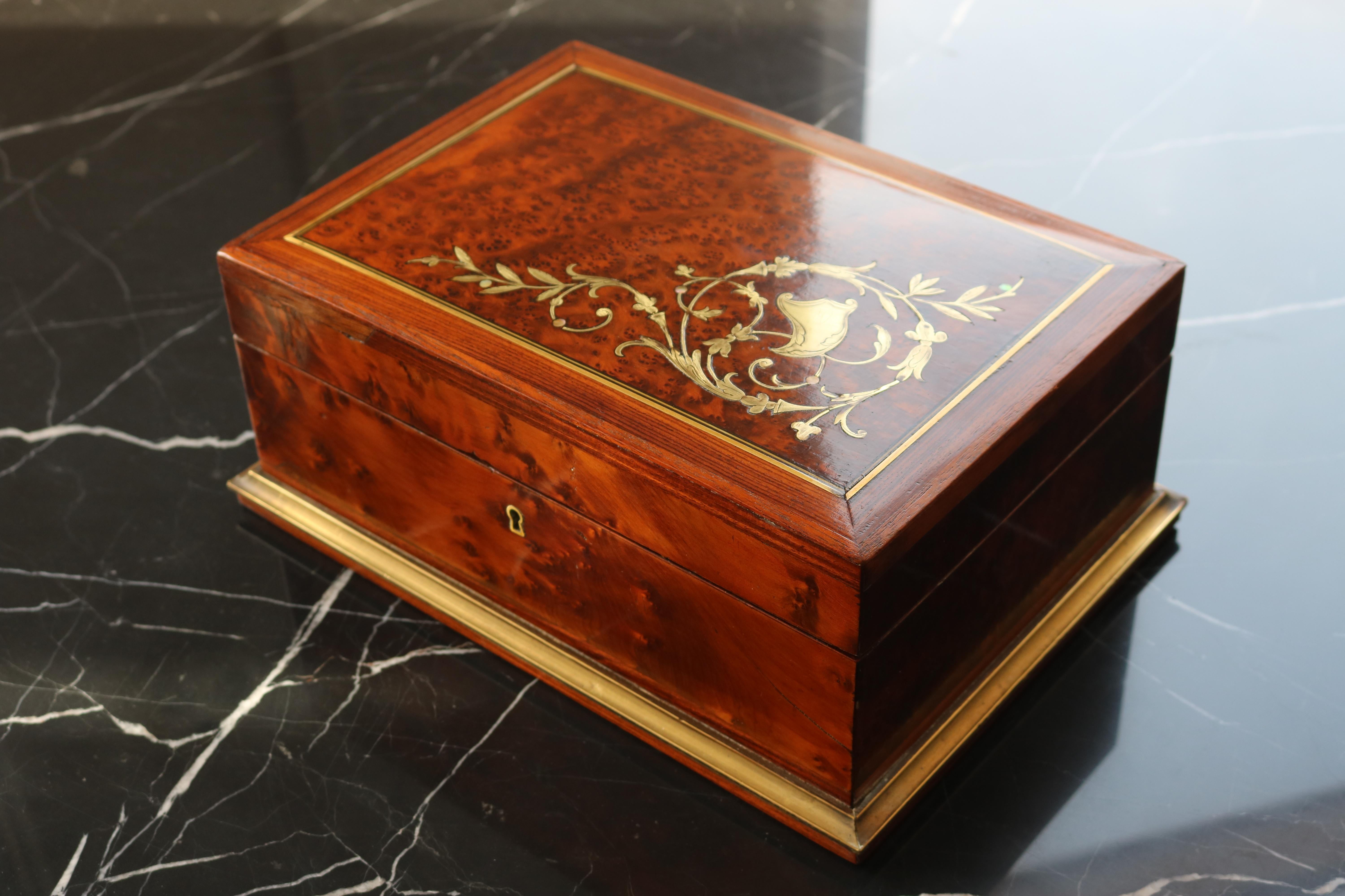 Gorgeous antique French Napoleon III 19th century jewelry box in burl wood with brass & mother of pearl inlay. 
Amazing craftsmanship this brass inlaid jewelry Box signed with a ''R