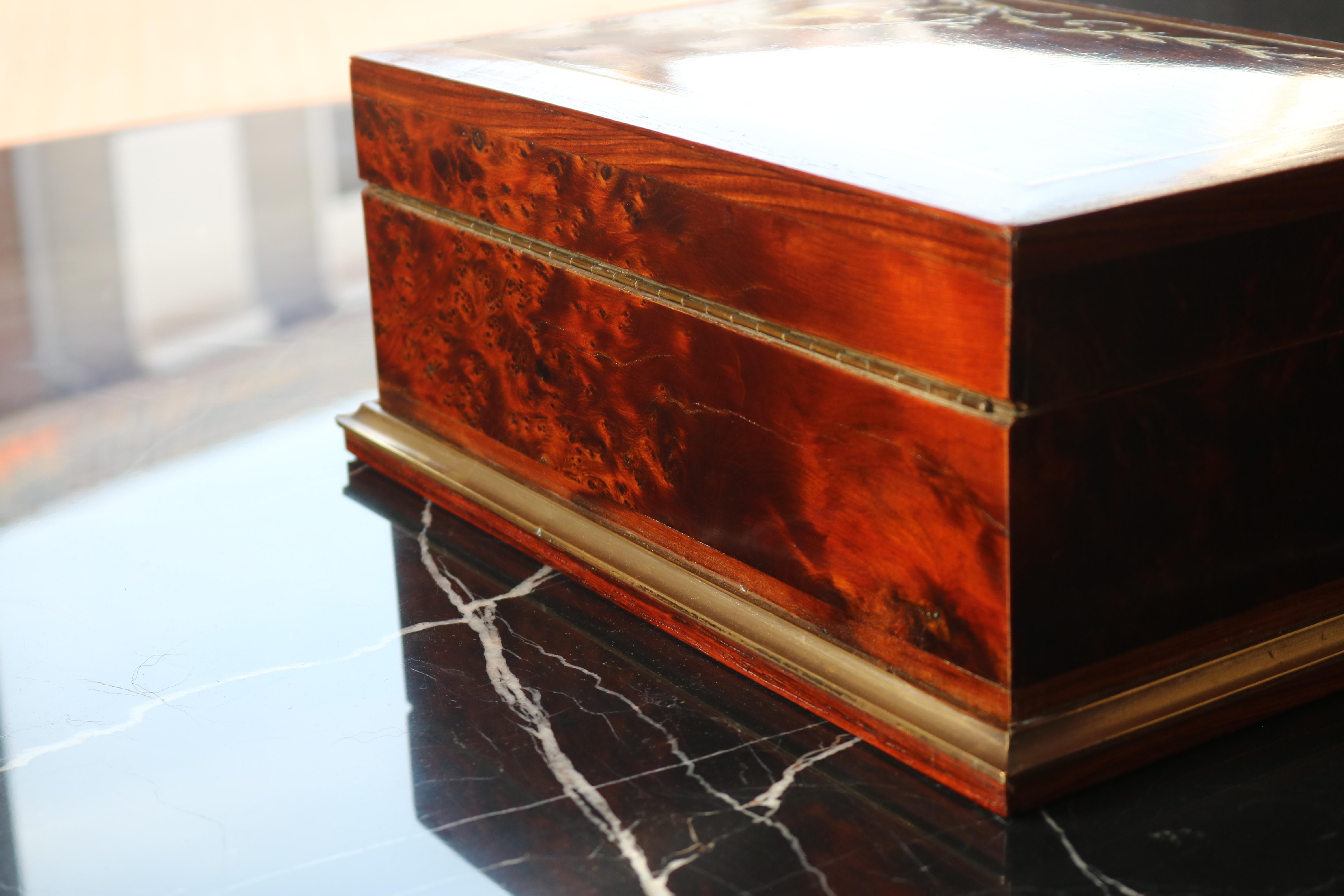 Hand-Carved Gorgeous French Jewelry Box Napoleon III 19th Century Burl Wood Brass Inlaid