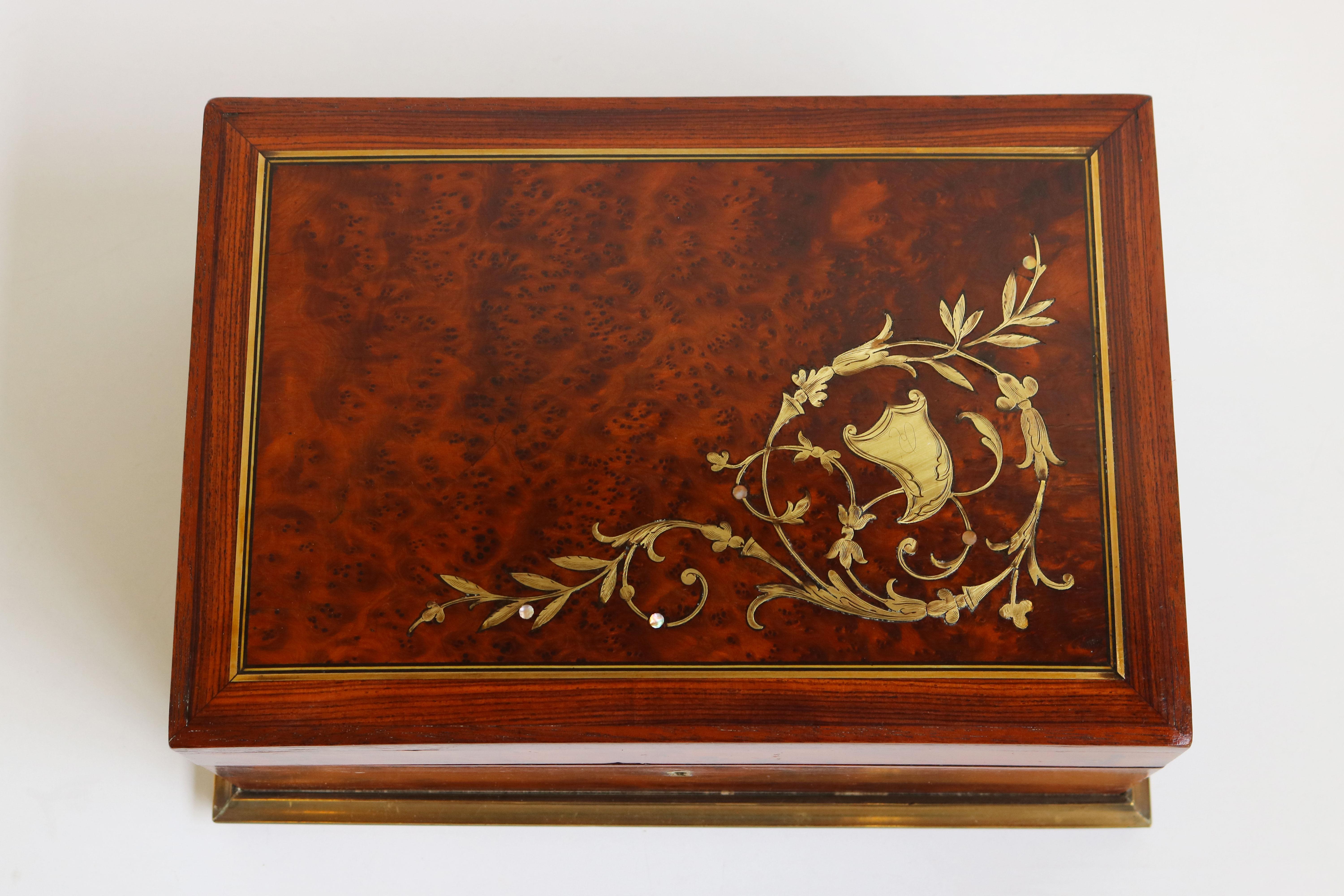 Gorgeous French Jewelry Box Napoleon III 19th Century Burl Wood Brass Inlaid 3