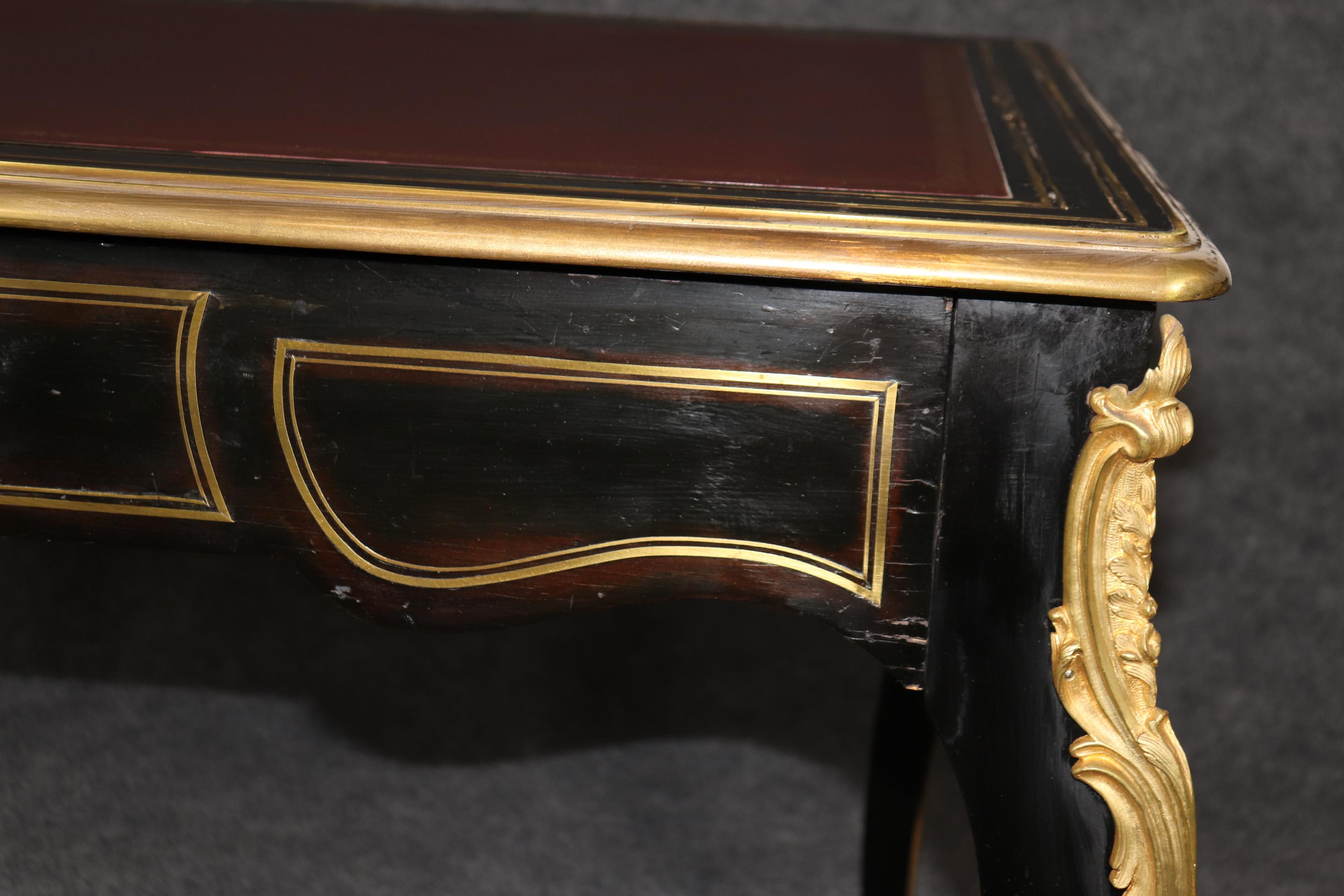 Magnifique bureau de direction français de style Louis XV en bois d'ébène  en vente 8