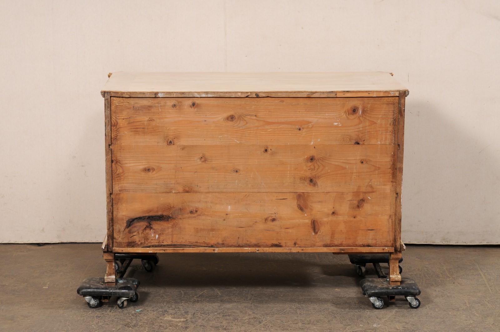 Splendida commode francese in stile neoclassico con fantastici intagli, metà del XIX secolo. in vendita 1