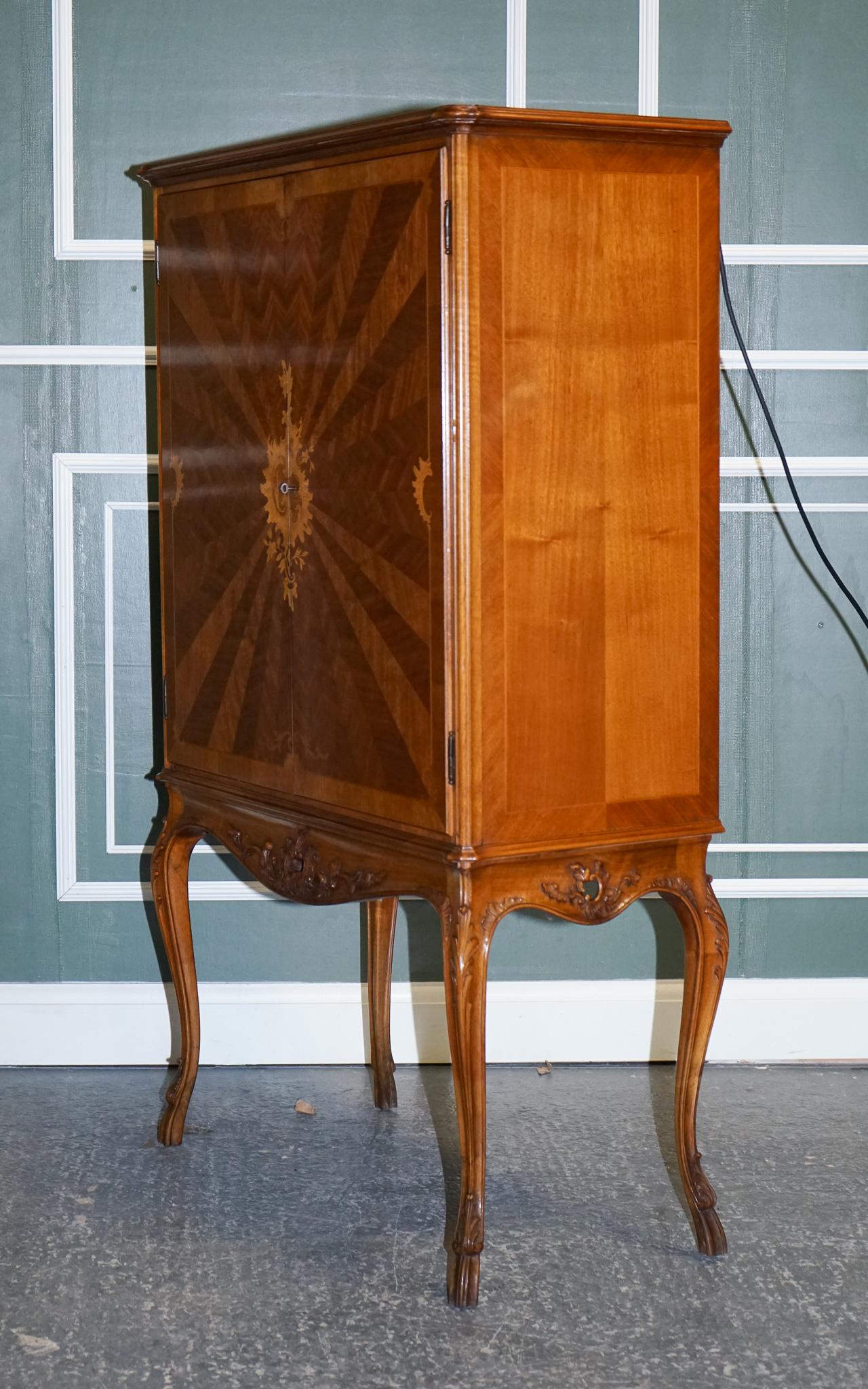 Gorgeous French Walnut Parquetry Drinks Cocktail Bar Cabinet Cupboard For Sale 11