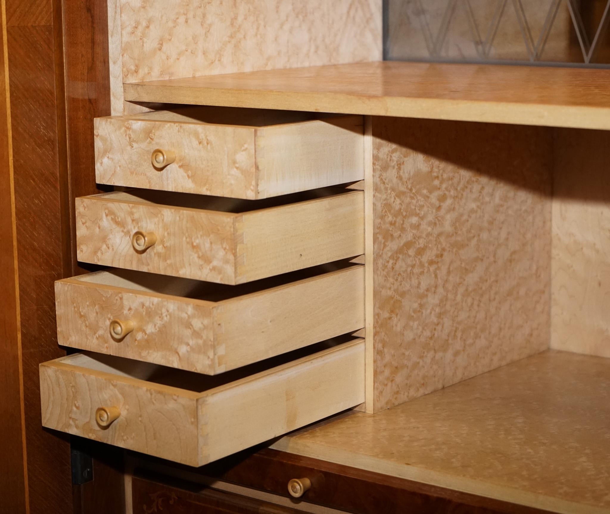Splendida credenza da bar in noce francese con intarsio per bevande in vendita 1